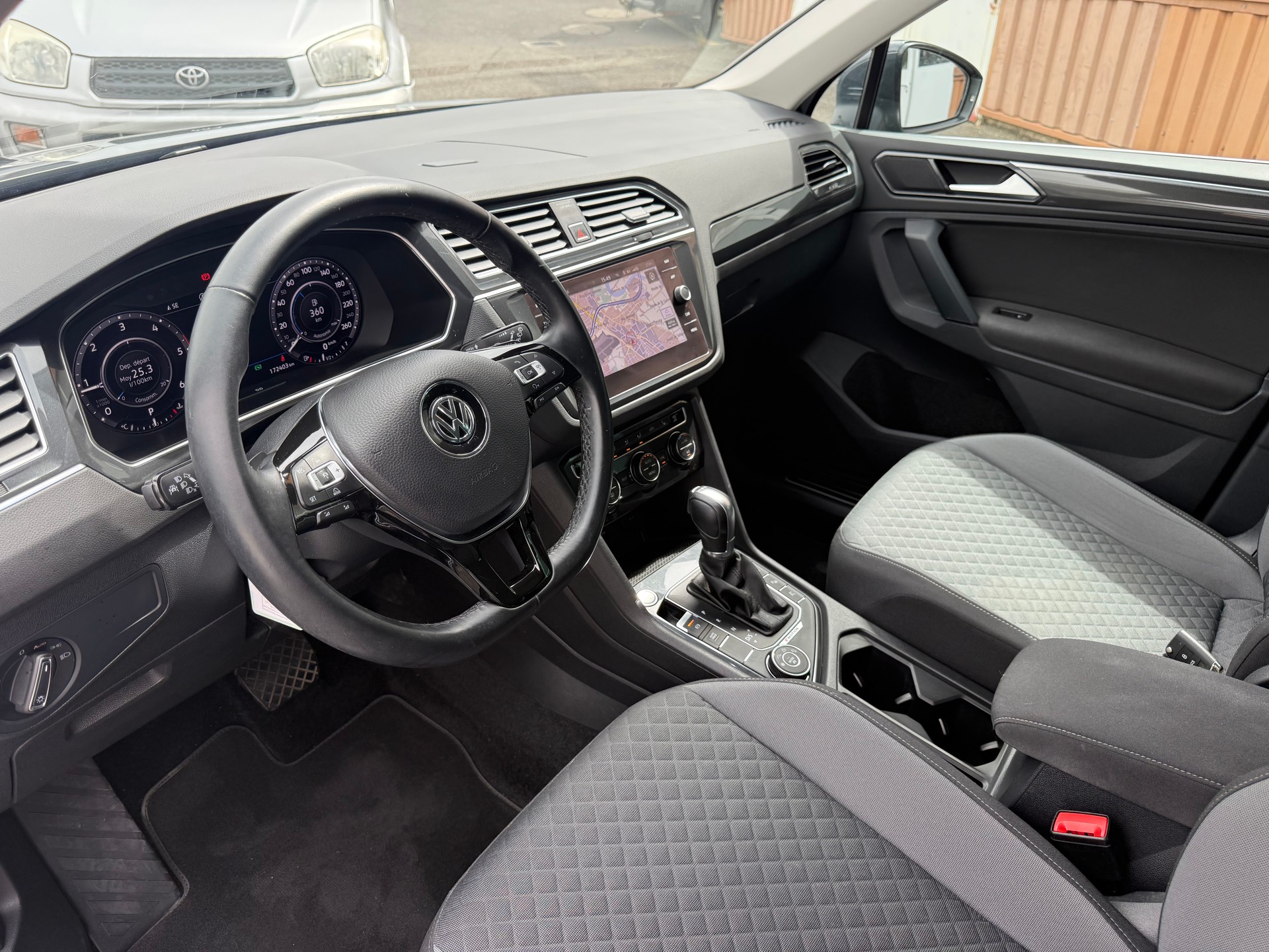 VW Tiguan 2.0 TDI SCR Comfortline 4Motion DSG-image-5