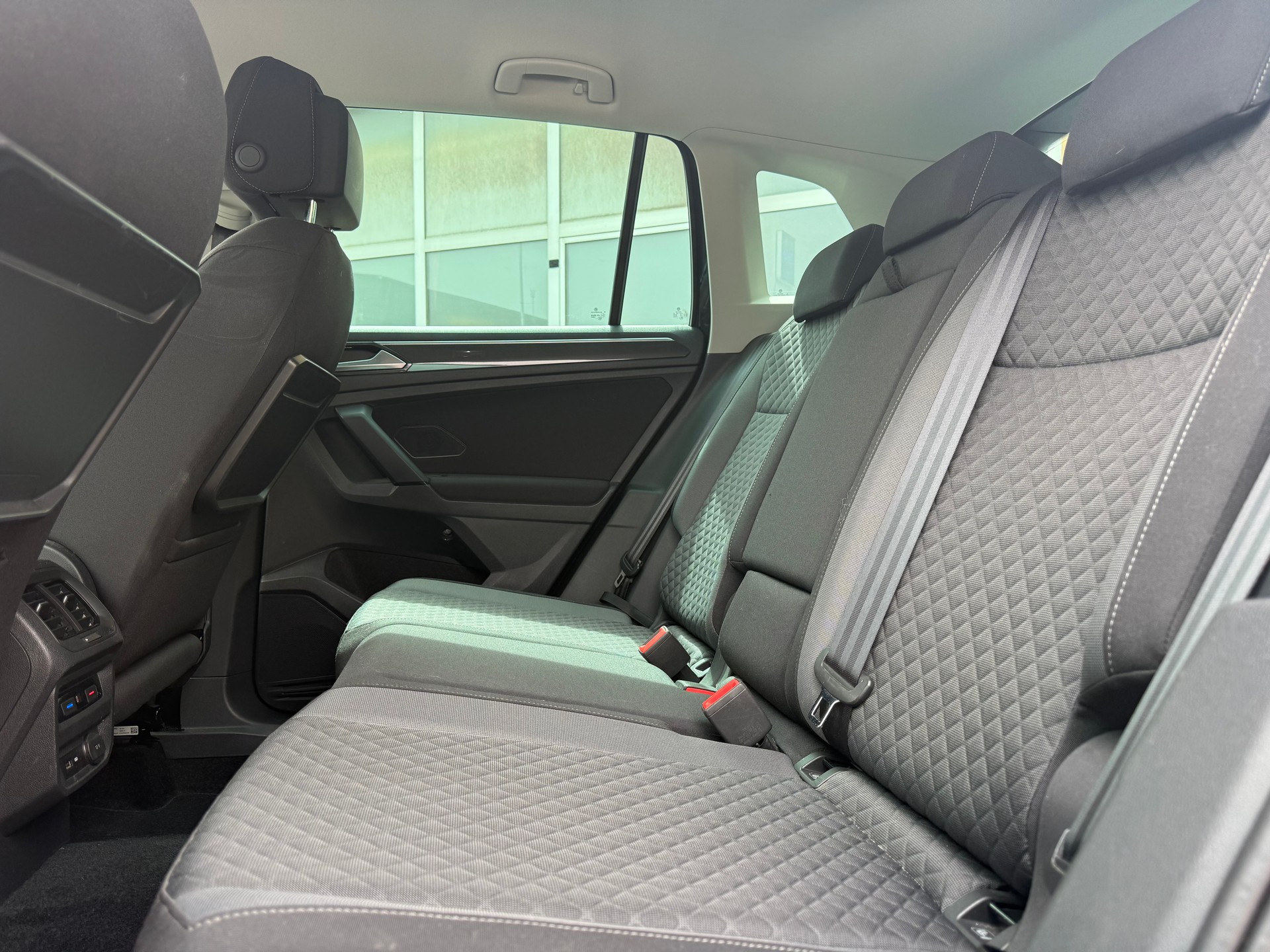VW Tiguan 2.0 TDI SCR Comfortline 4Motion DSG-image-10
