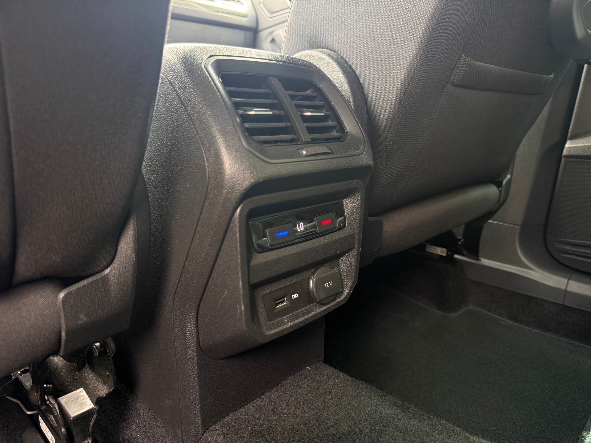 VW Tiguan 2.0 TDI SCR Comfortline 4Motion DSG-image-12