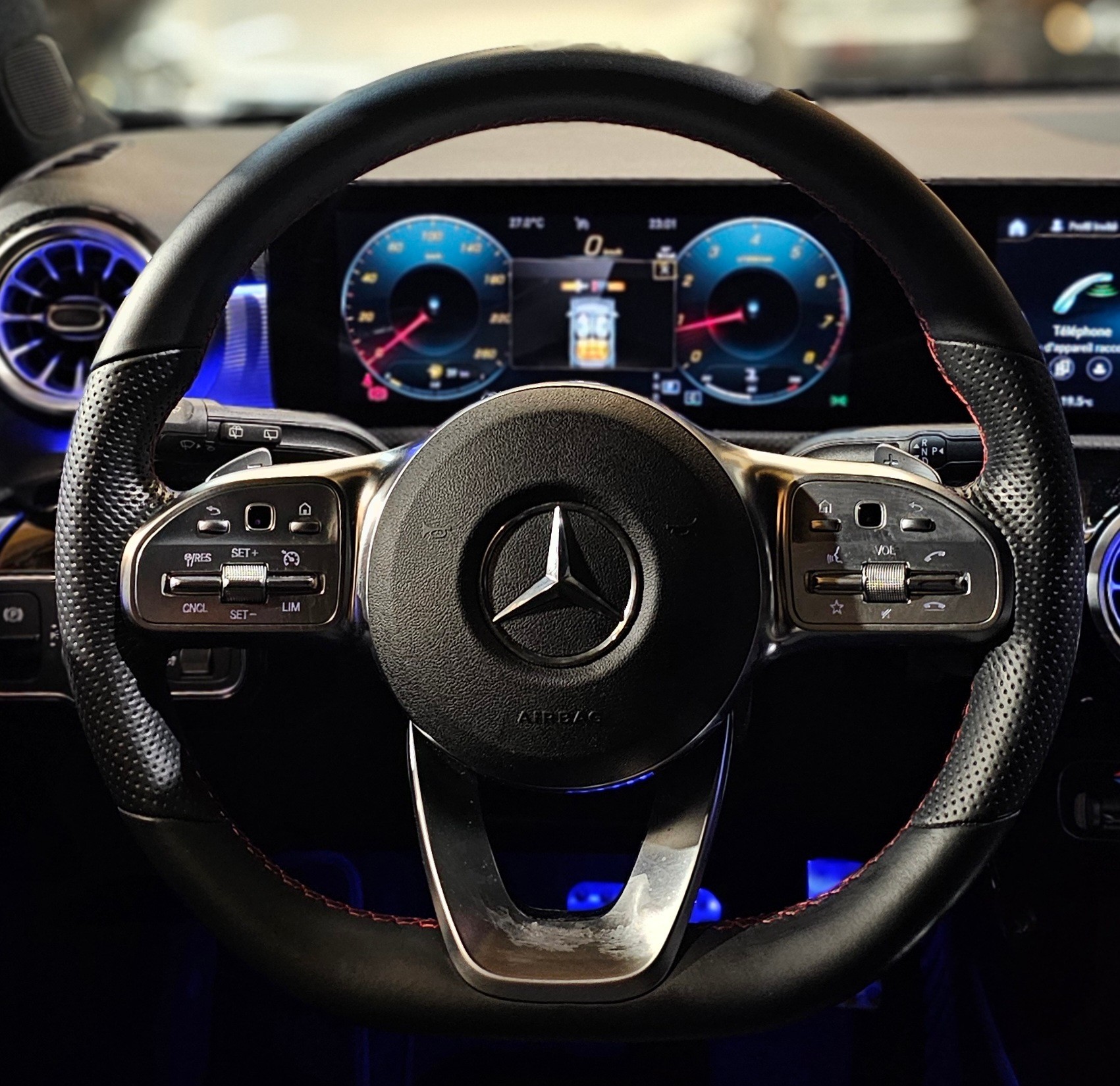 MERCEDES-BENZ A 200 AMG Line 7G-DCT-image-18