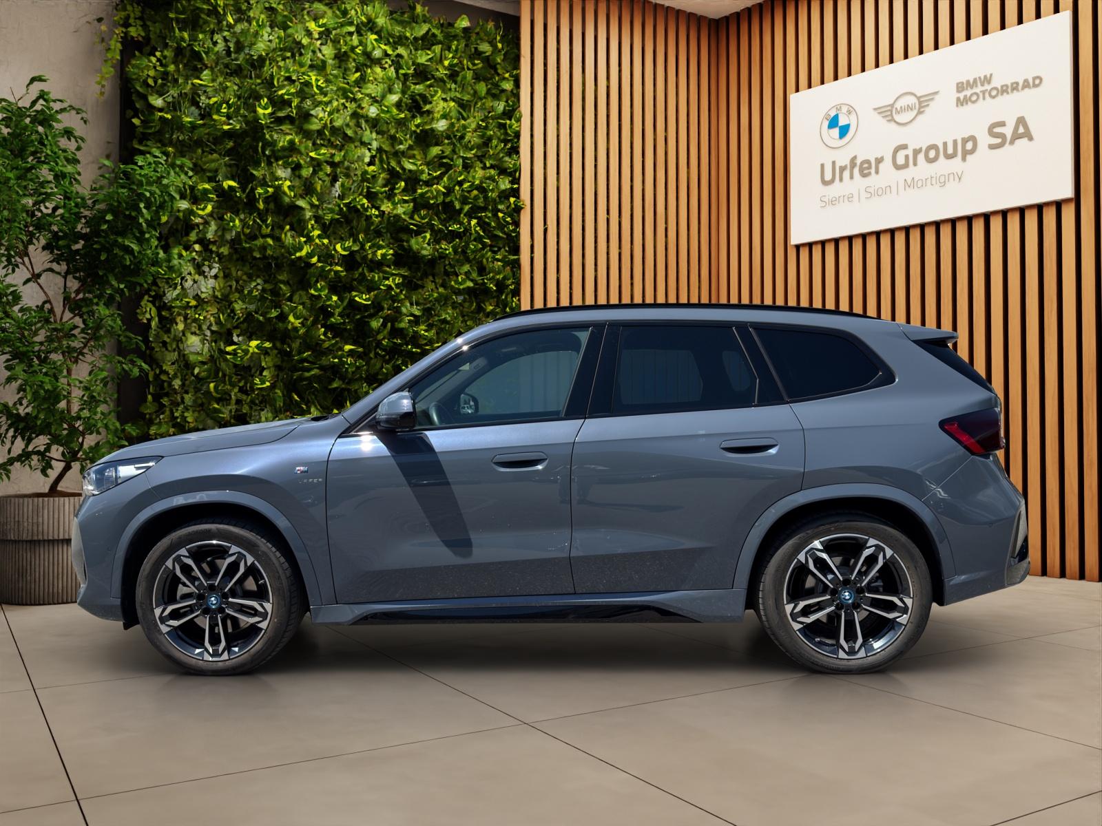 BMW iX1 xDrive 30 M Sport (CH)-showroom-element-2
