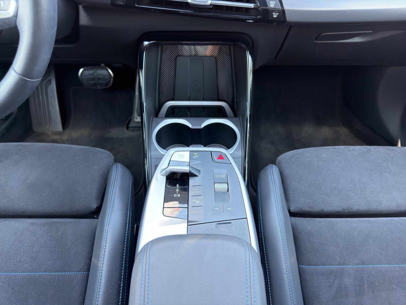 BMW iX1 xDrive 30 M Sport (CH)-image-14