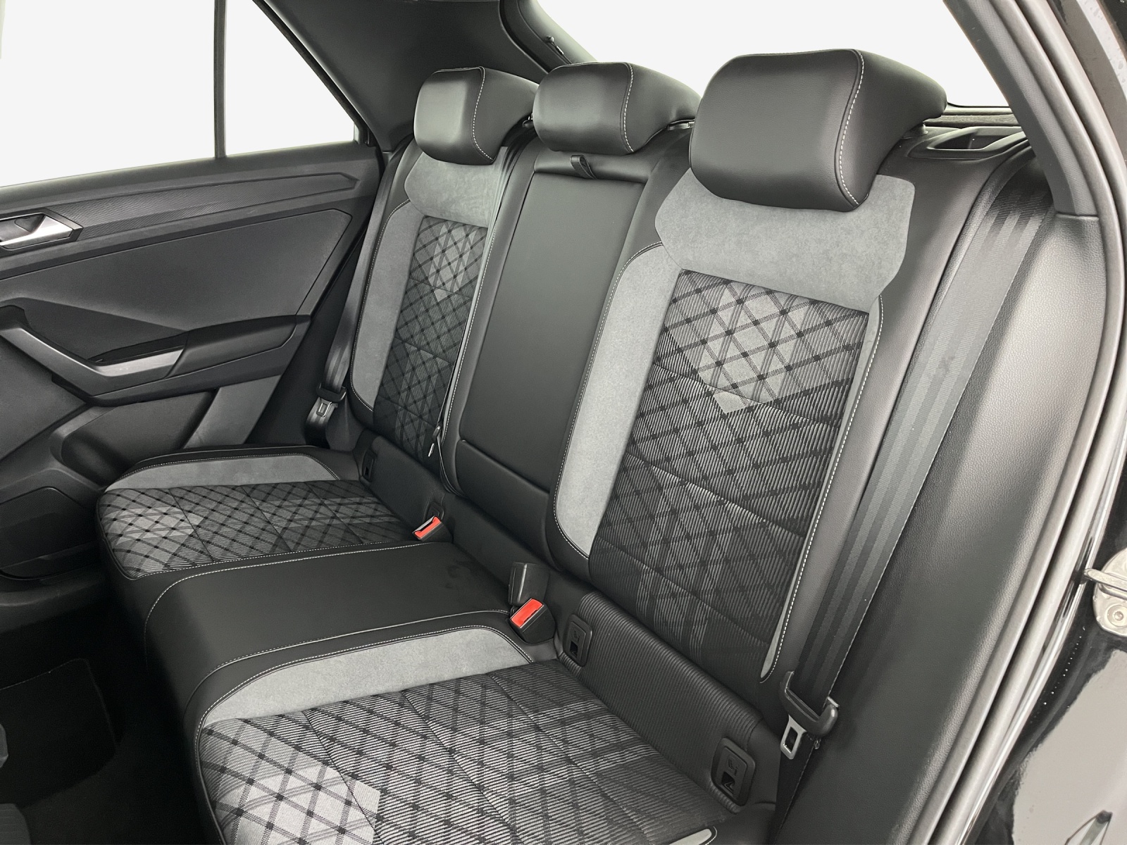VW T-Roc 2.0 TSI R-Line DSG 4Motion-image-11