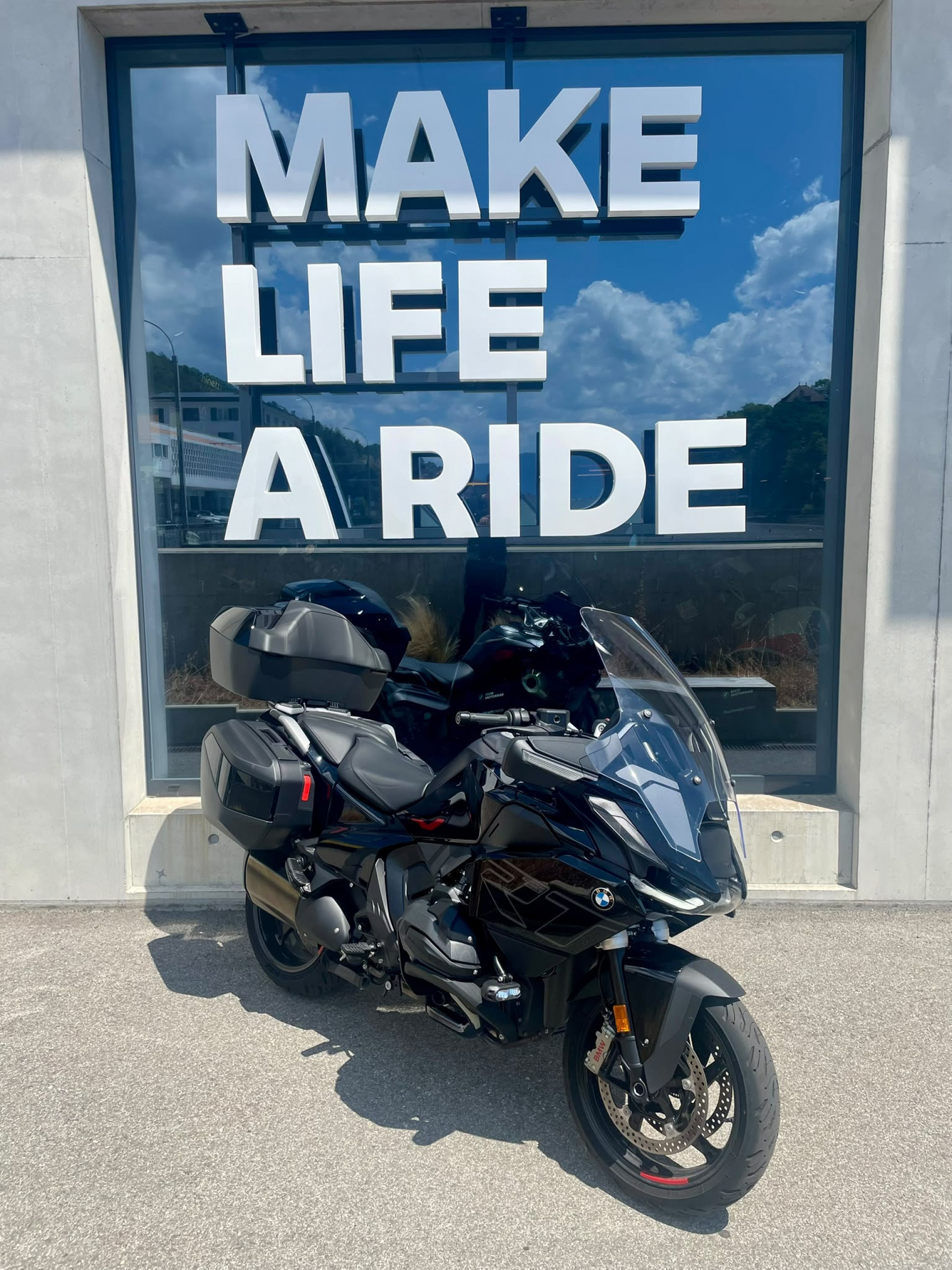 BMW R 1300 RT Triple Black-image-0