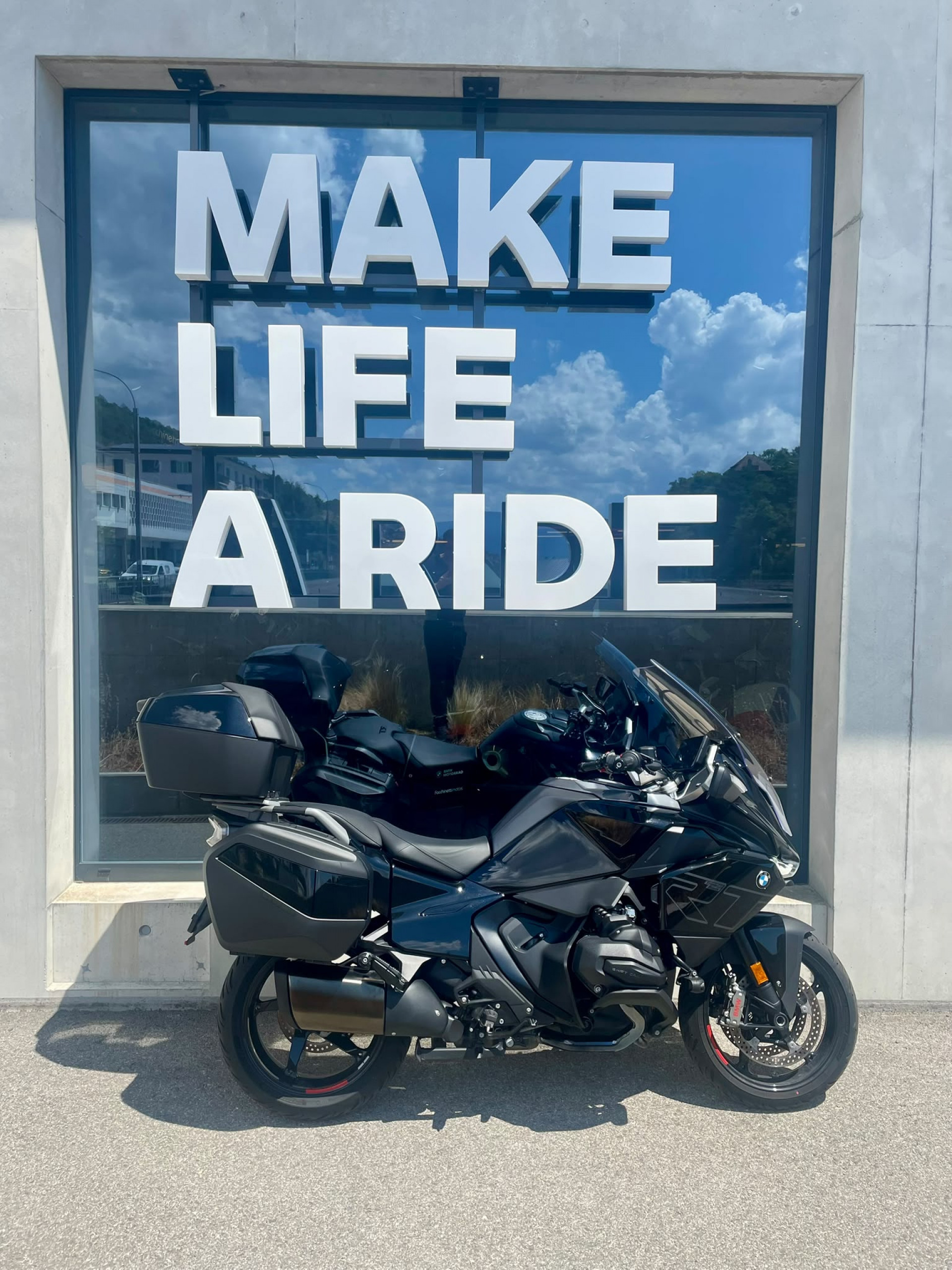 BMW R 1300 RT Triple Black-image-1