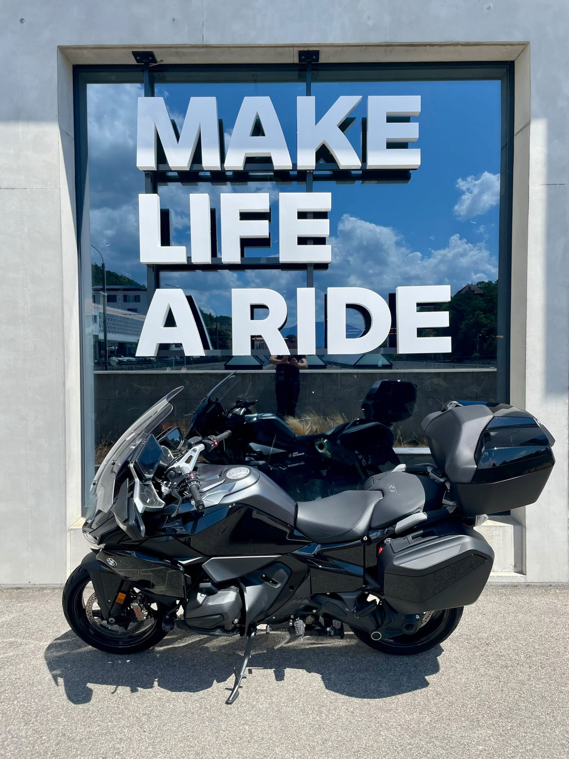 BMW R 1300 RT Triple Black-image-2