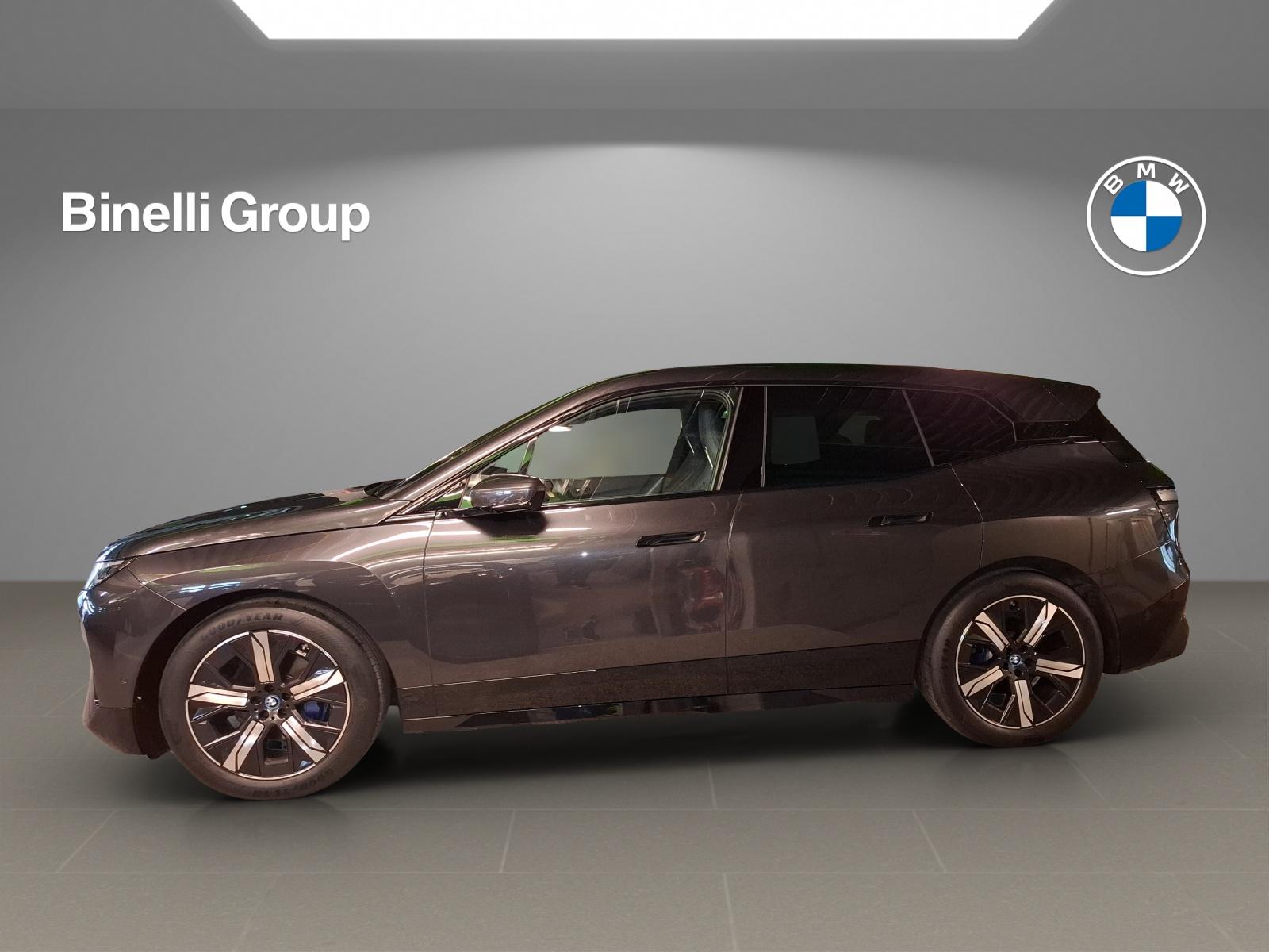 BMW iX xDrive50-showroom-element-3