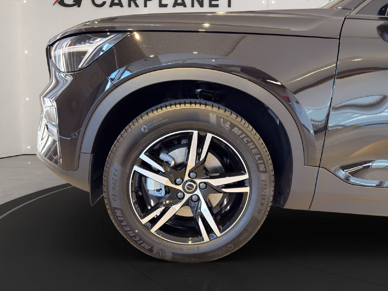 VOLVO XC40 2.0 B3 MH Plus Dark-image-10