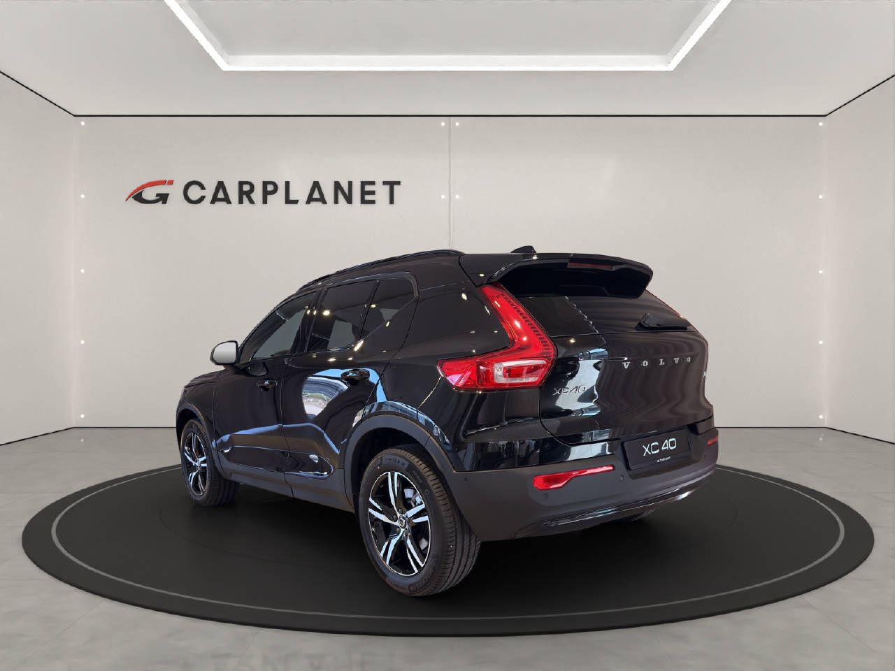 VOLVO XC40 2.0 B3 MH Plus Dark-showroom-element-2