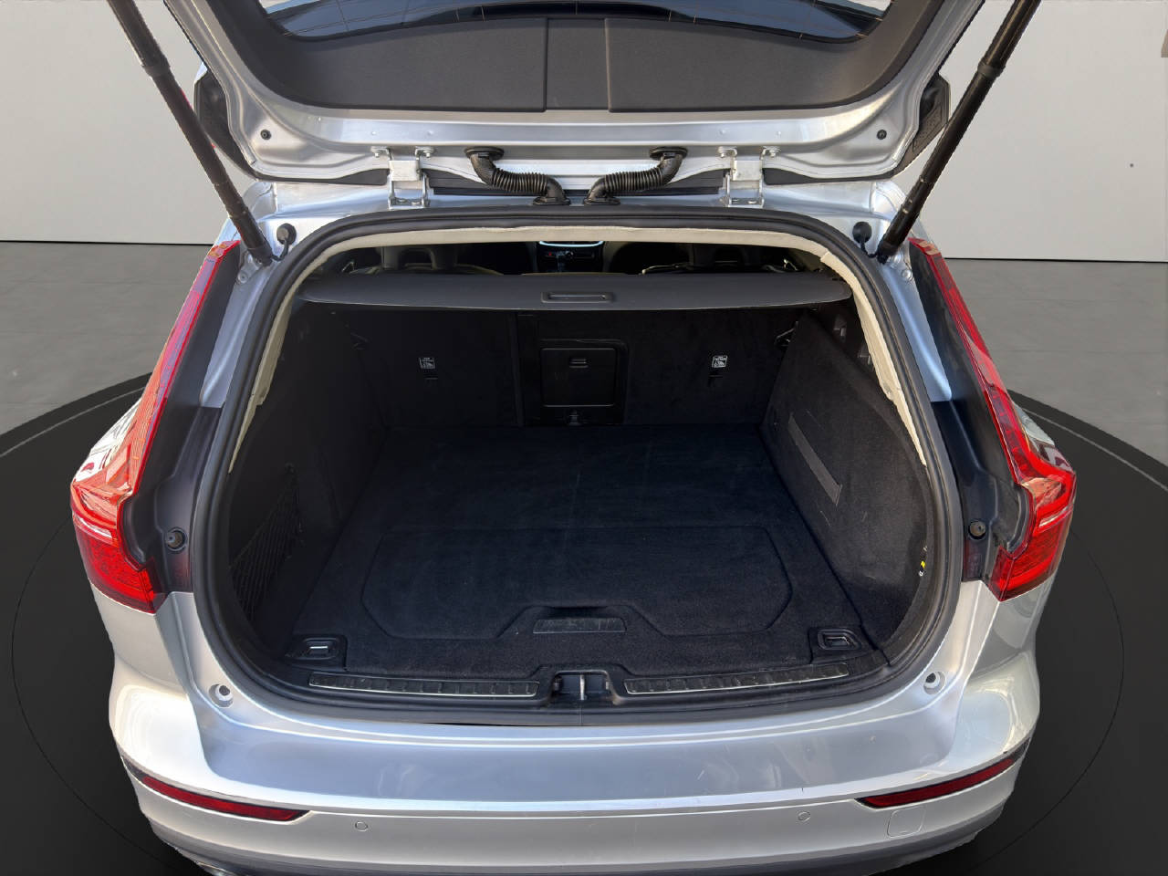 VOLVO V60 2.0 T6 Momentum AWD-image-13