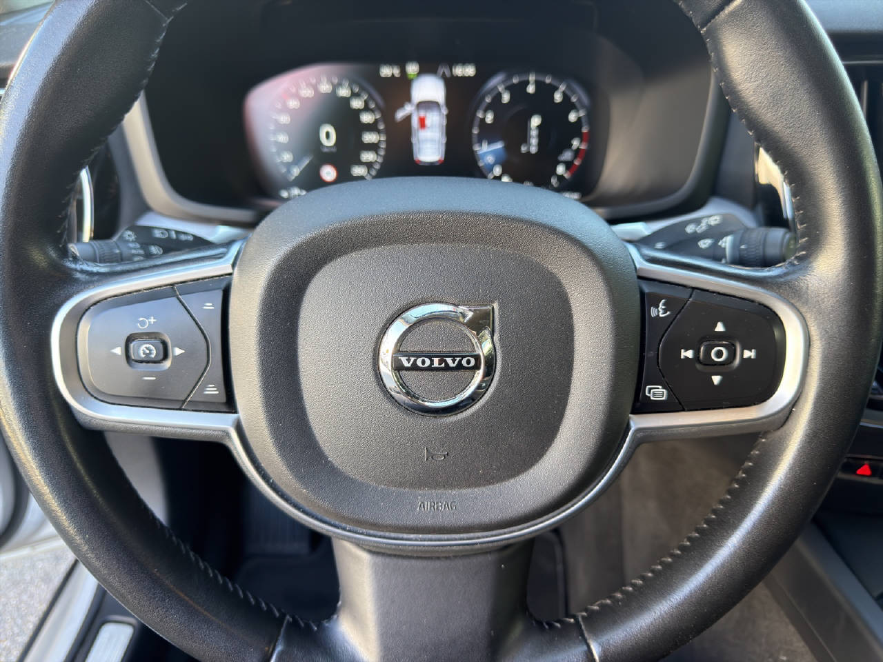 VOLVO V60 2.0 T6 Momentum AWD-image-11
