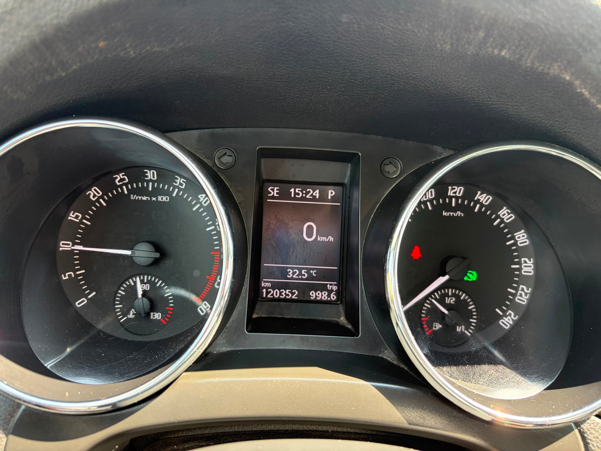 SKODA Yeti 2.0 TDI Active 4x4 DSG-image-11