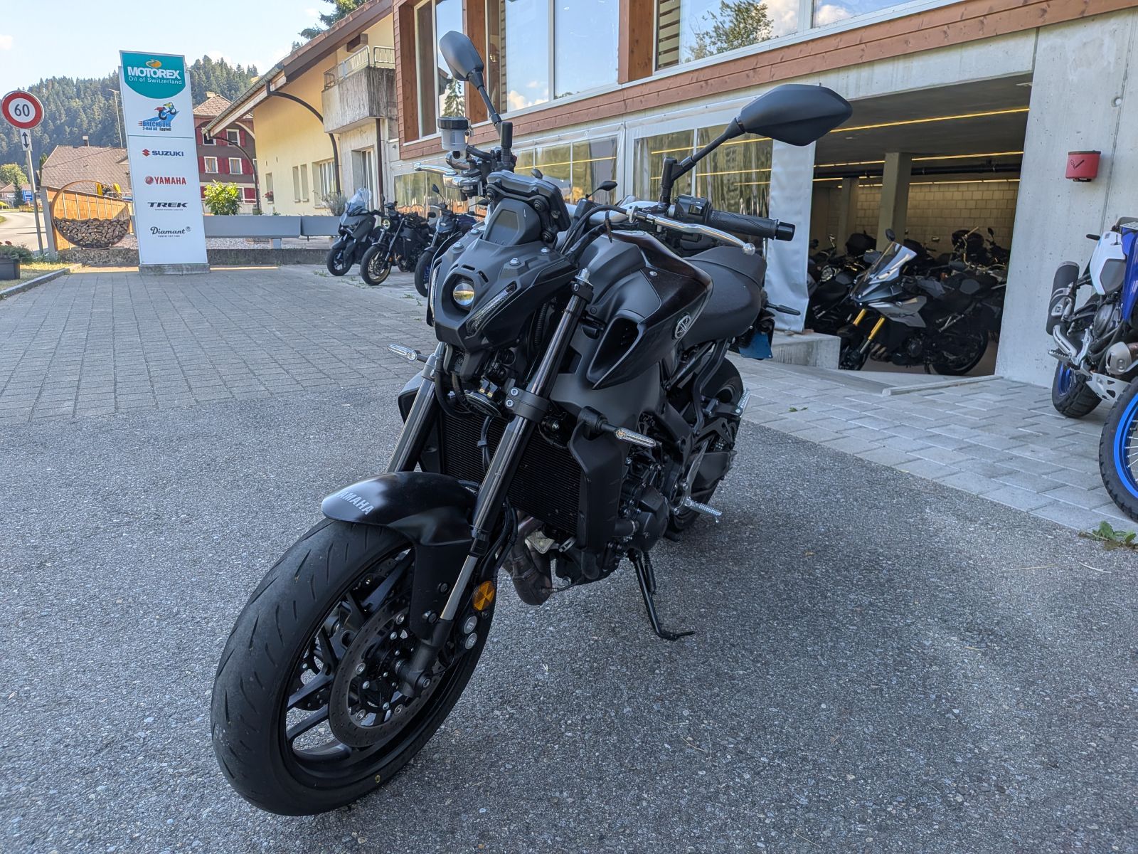 YAMAHA MT-09-image-2