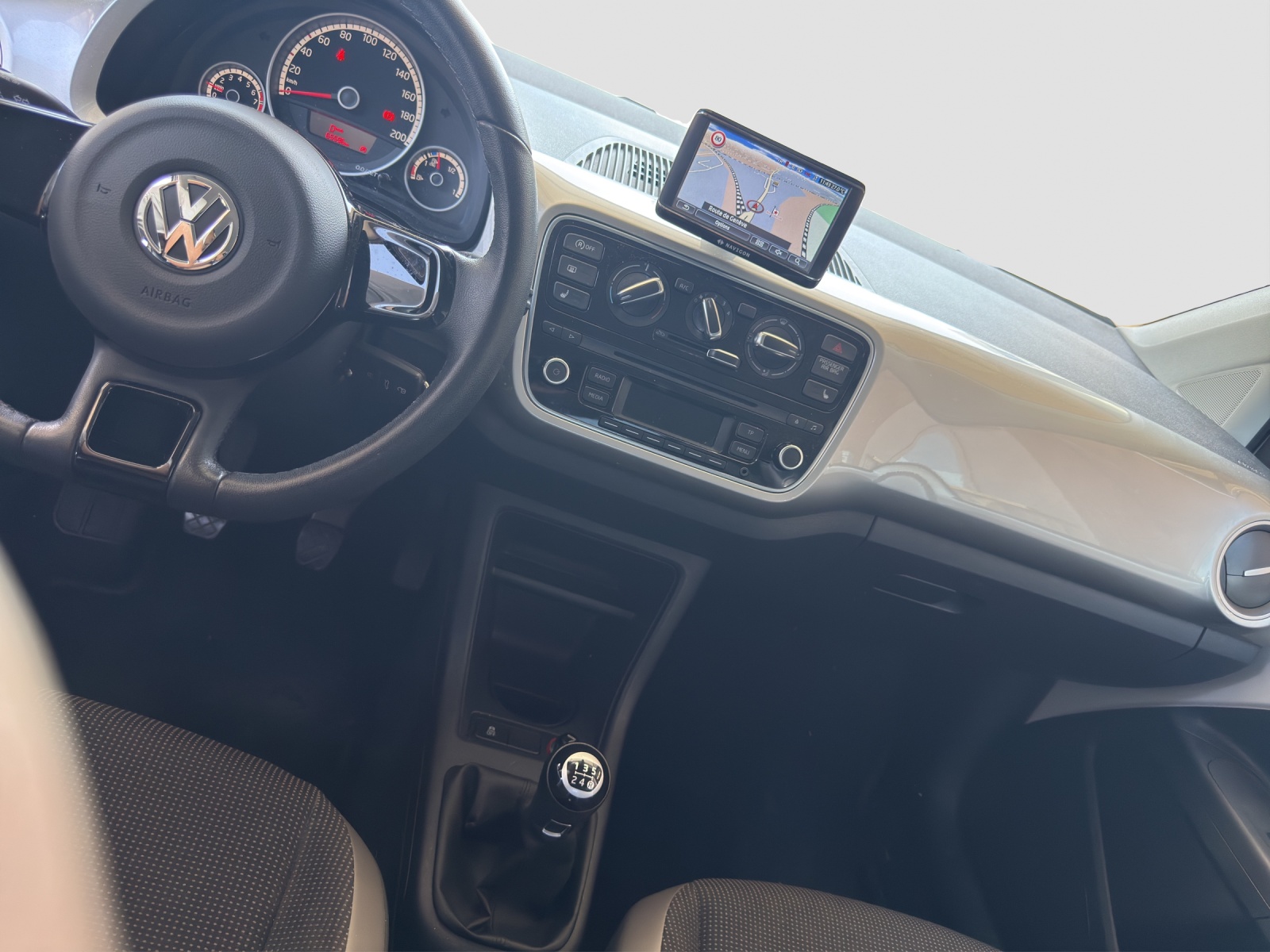 VW Up 1.0 BMT EcoFuel high up-image-13