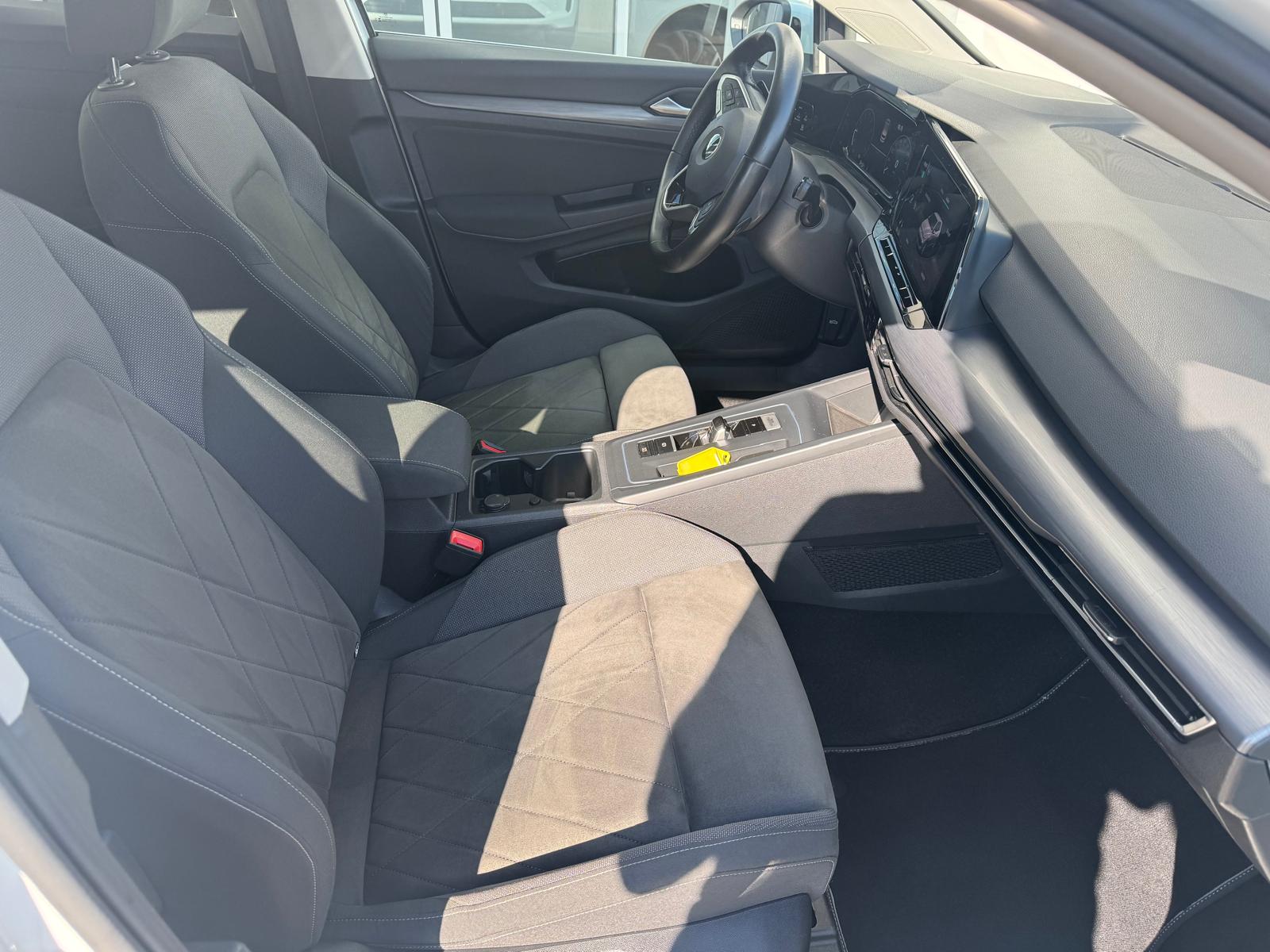 VW Golf 1.5 eTSI mHEV ACT Style DSG-image-2