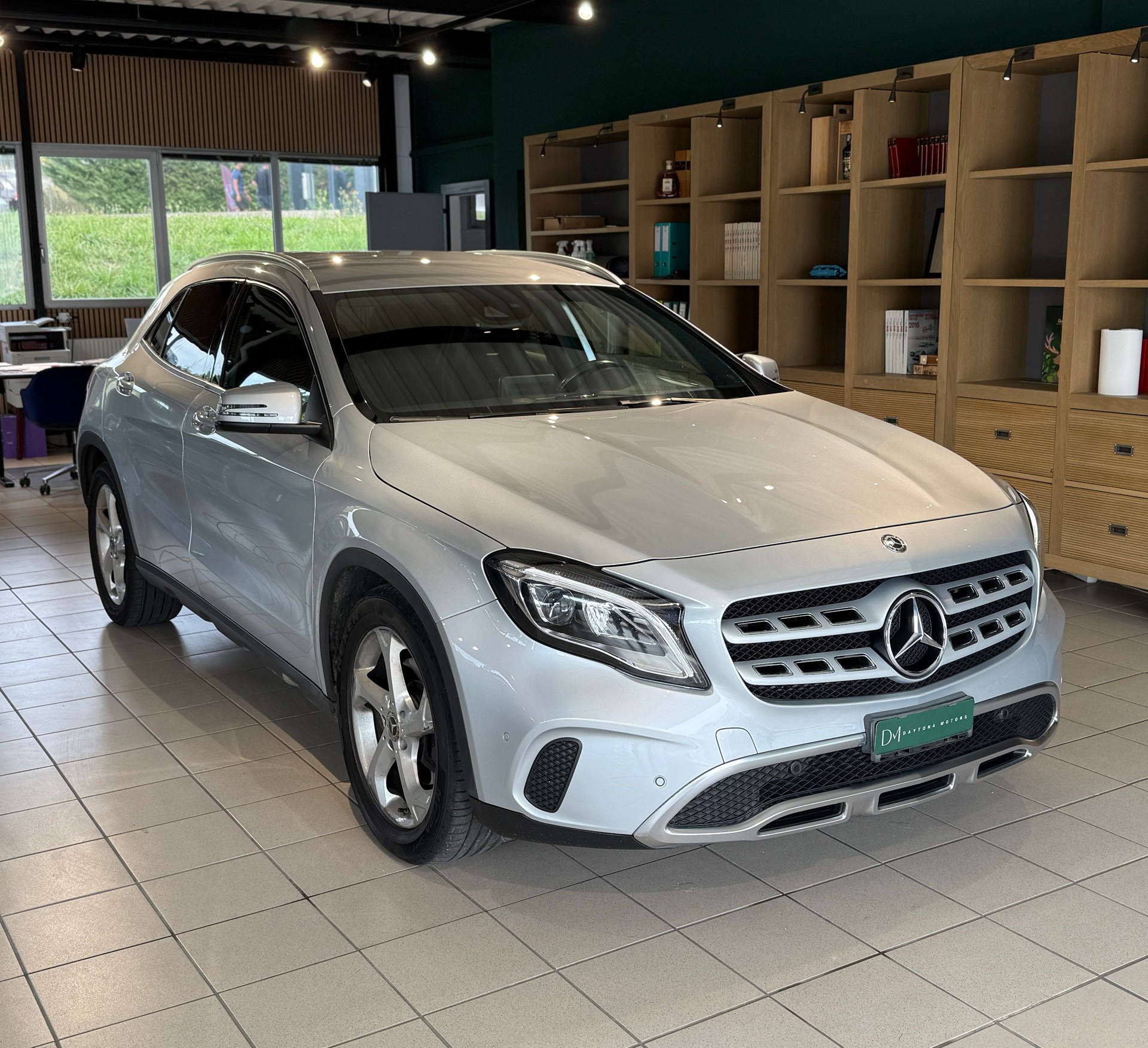 MERCEDES-BENZ GLA 220 Urban 4Matic 7G-DCT-showroom-element-1