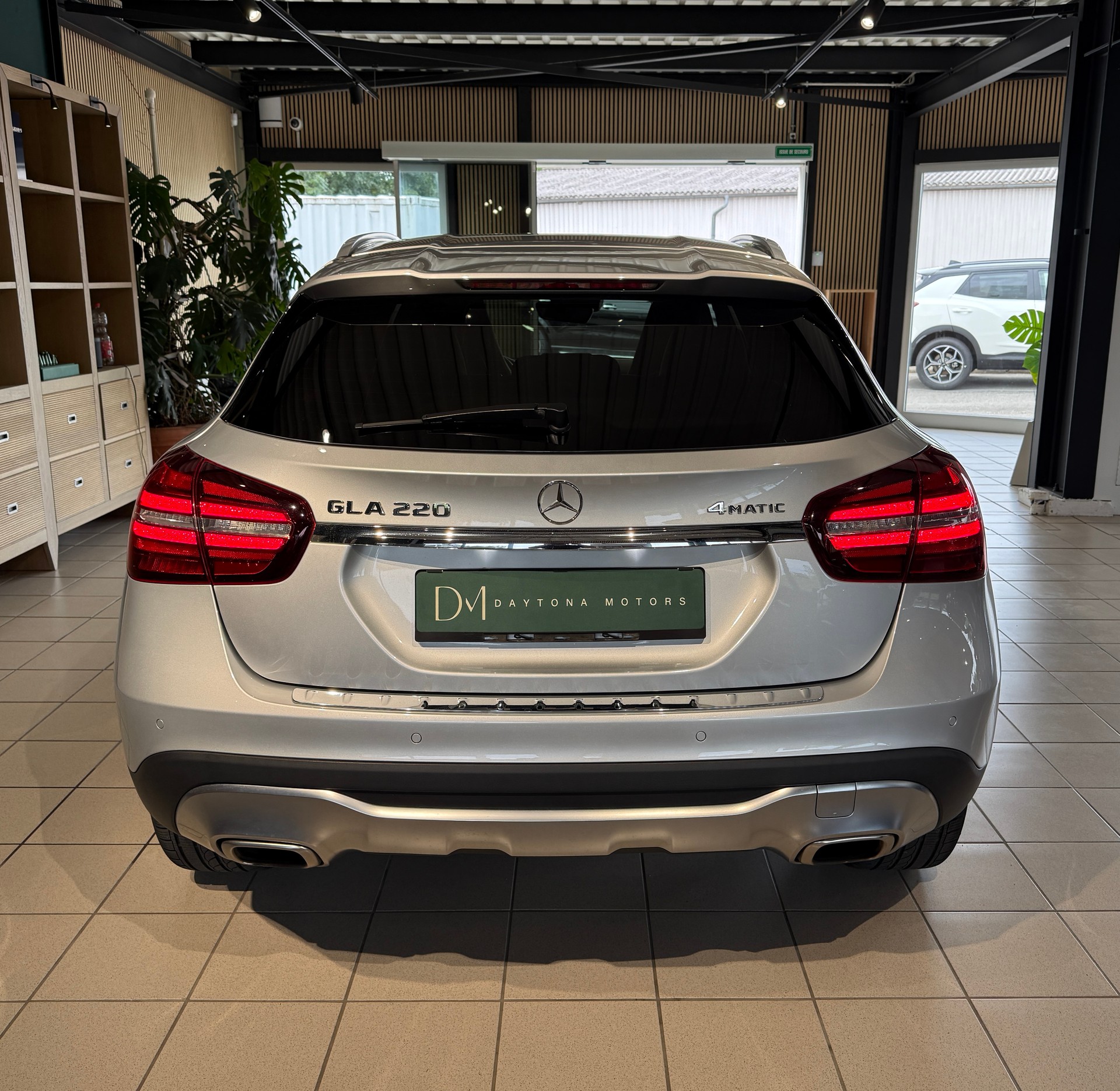 MERCEDES-BENZ GLA 220 Urban 4Matic 7G-DCT-showroom-element-3