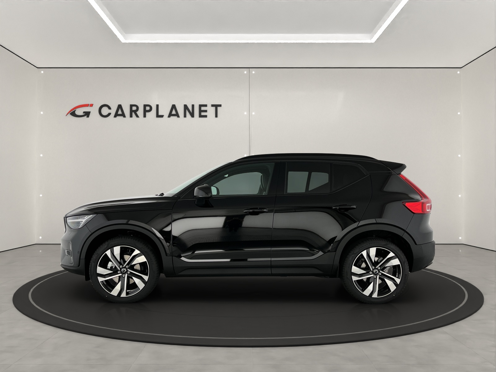 VOLVO XC40 2.0 B3 MH Plus Dark-showroom-element-2