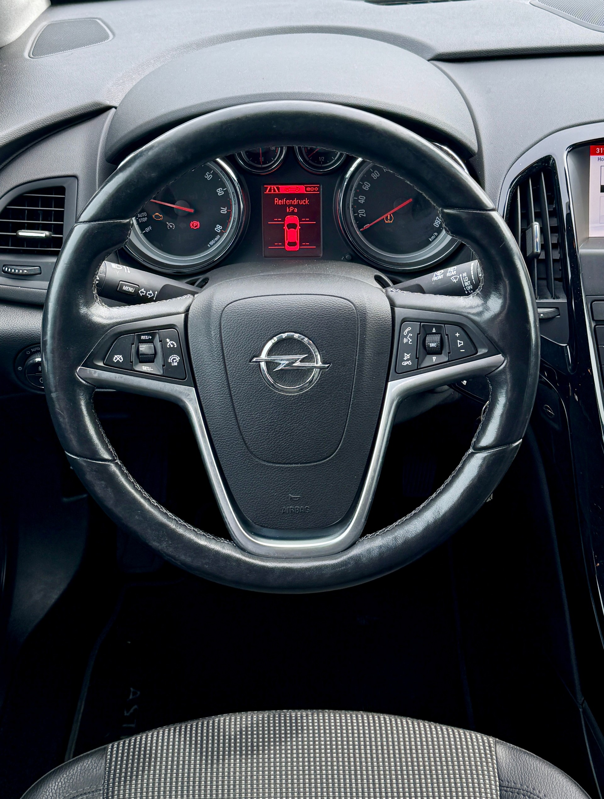 OPEL Astra SportsTourer 1.4i 16V Turbo Cosmo-image-10