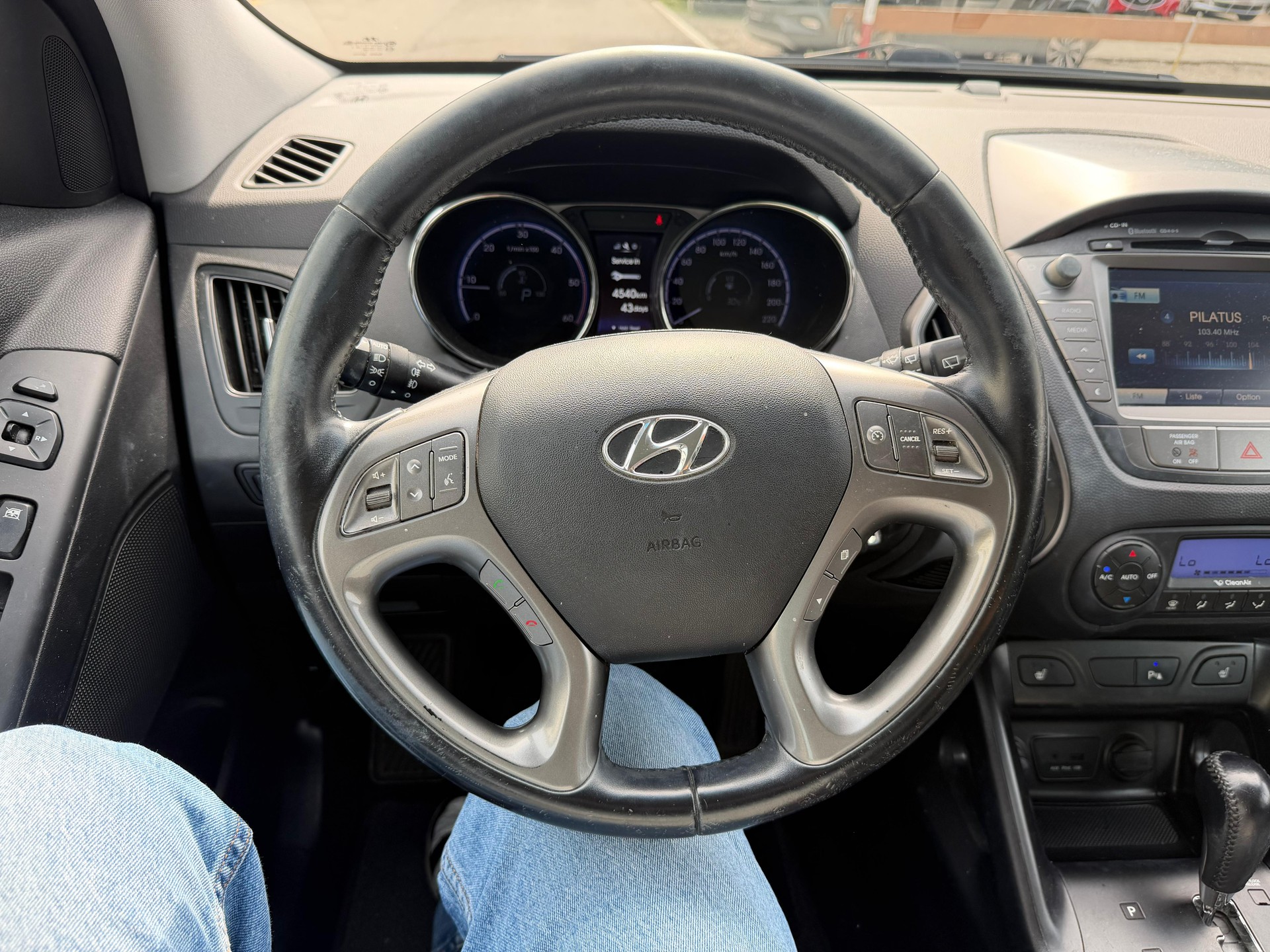 HYUNDAI iX 35 2.0 CRDi Style 4WD Automatic-image-9