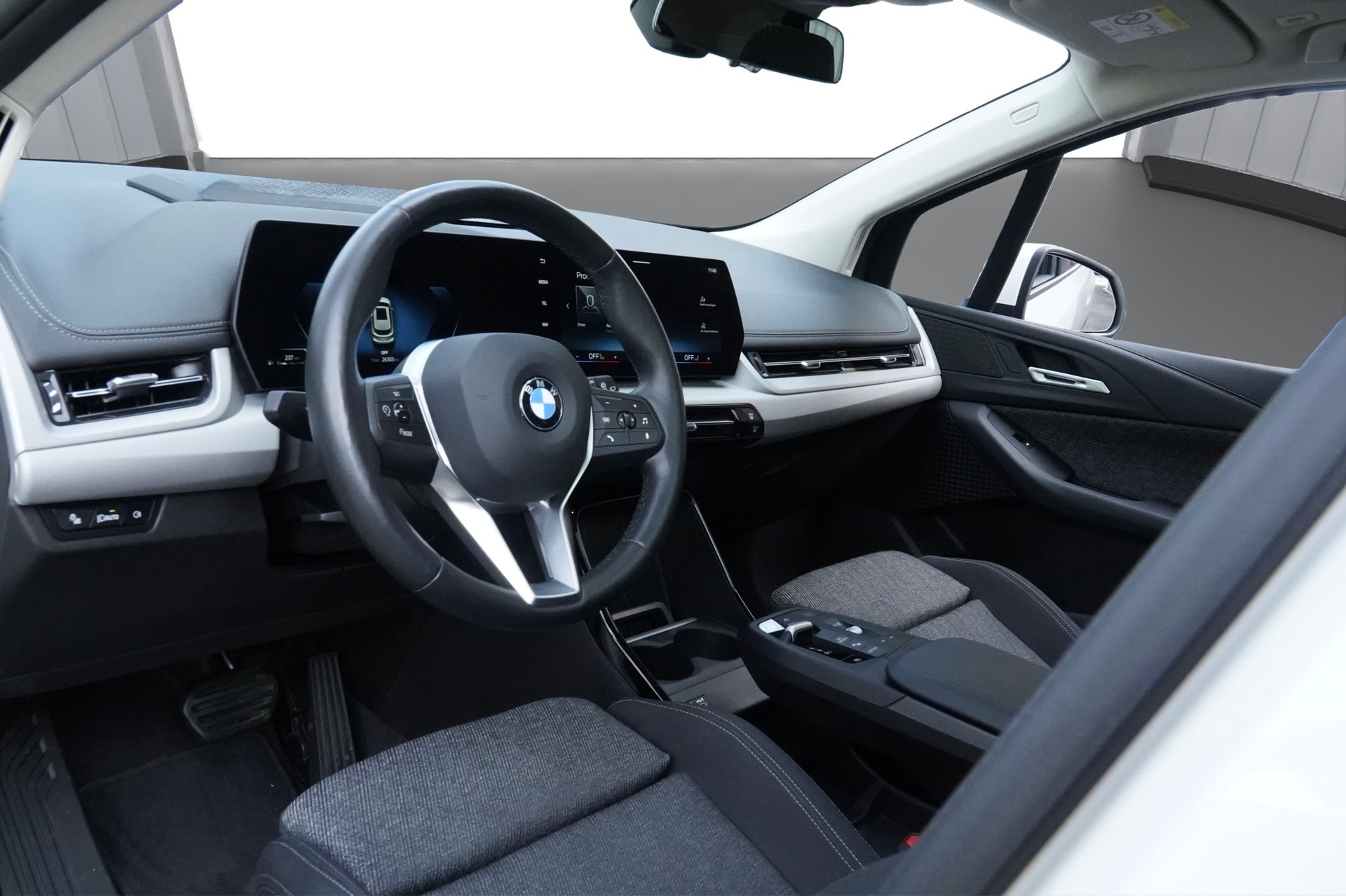 BMW 223d Active Tourer xDrive DKG *CH Fahrzeug/AHK/WERKSGARANTIE/GRATIS-SERVICE*-image-8