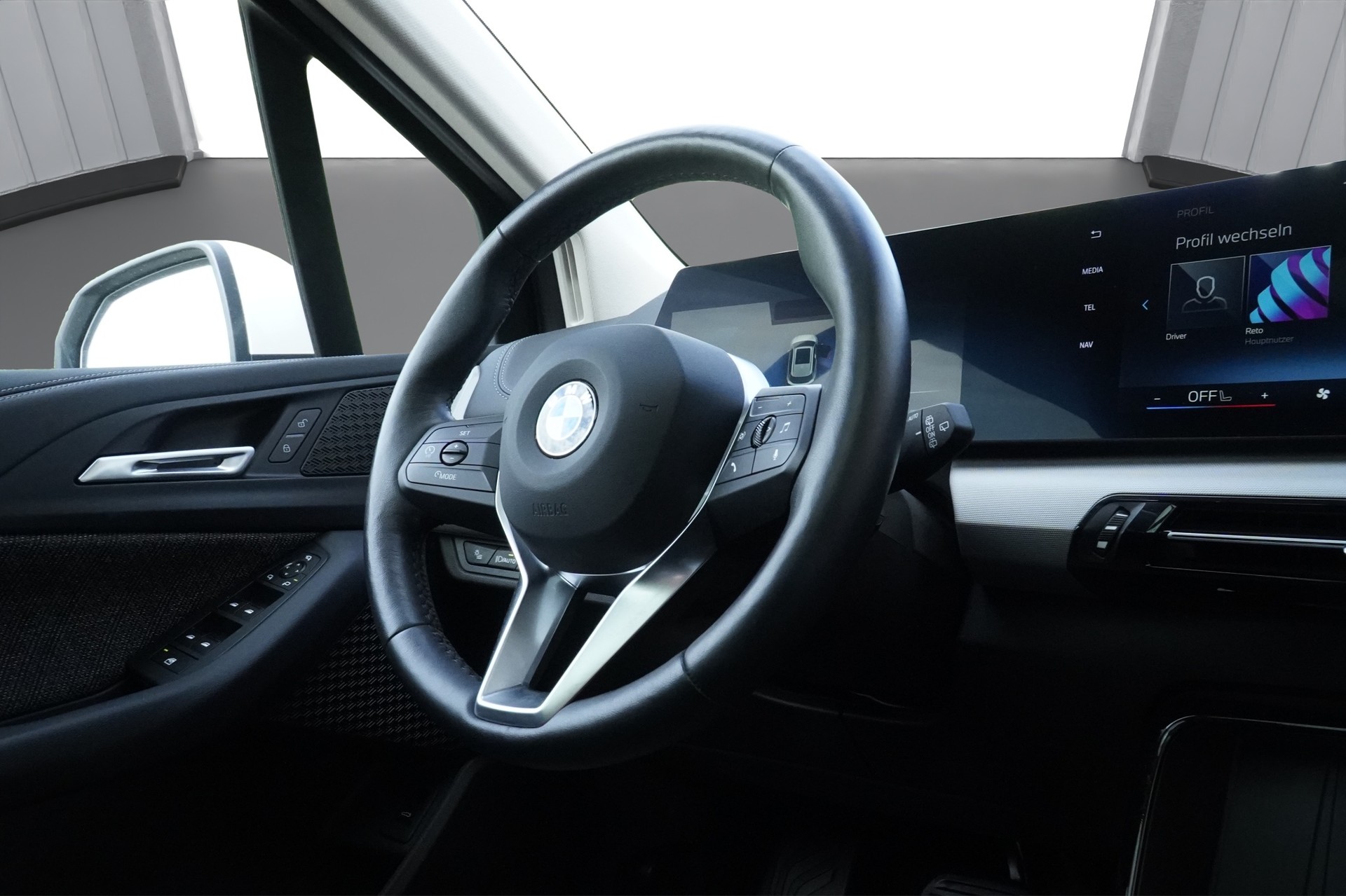 BMW 223d Active Tourer xDrive DKG *CH Fahrzeug/AHK/WERKSGARANTIE/GRATIS-SERVICE*-image-13