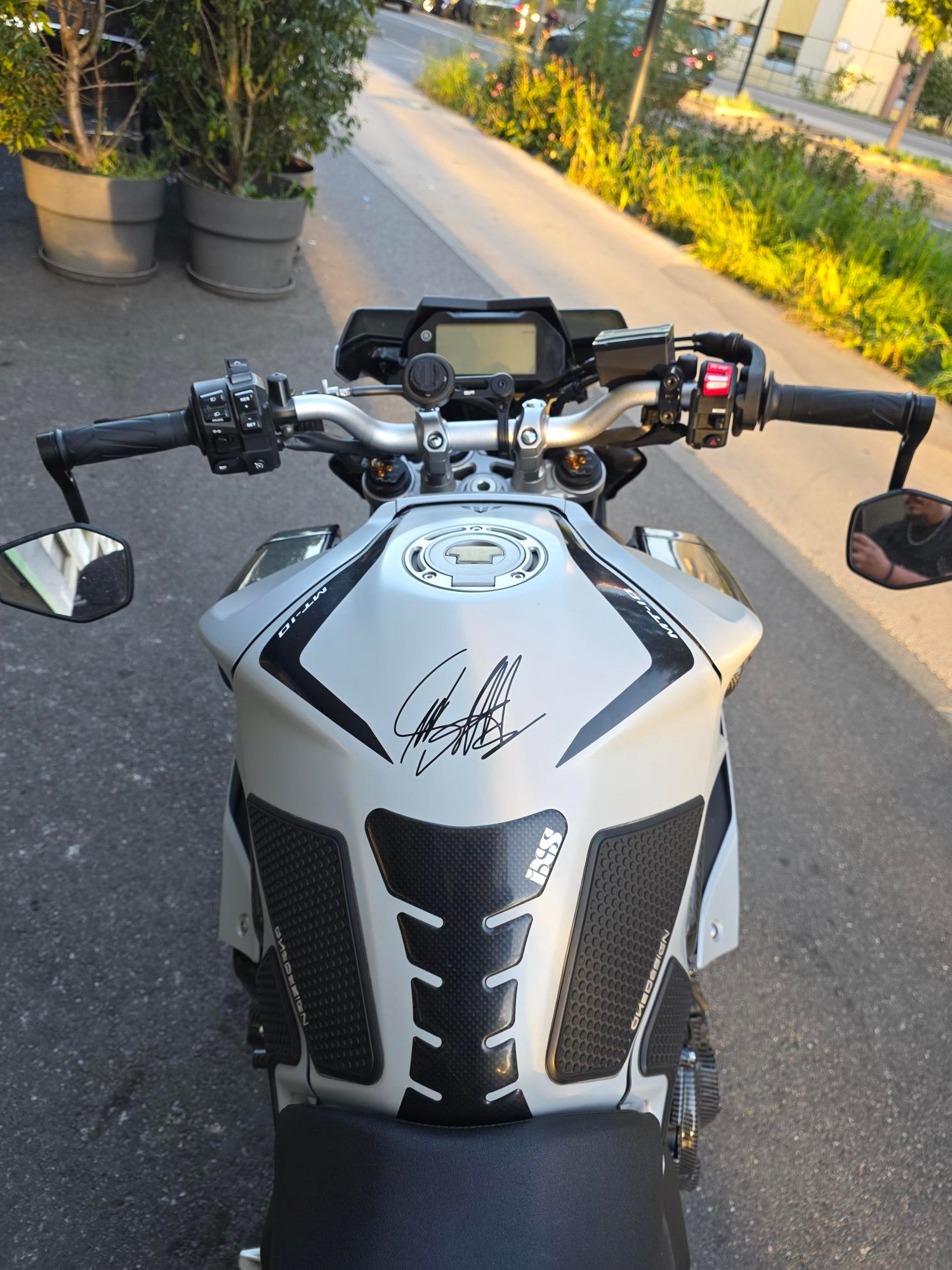 YAMAHA MT-10 ABS-image-2