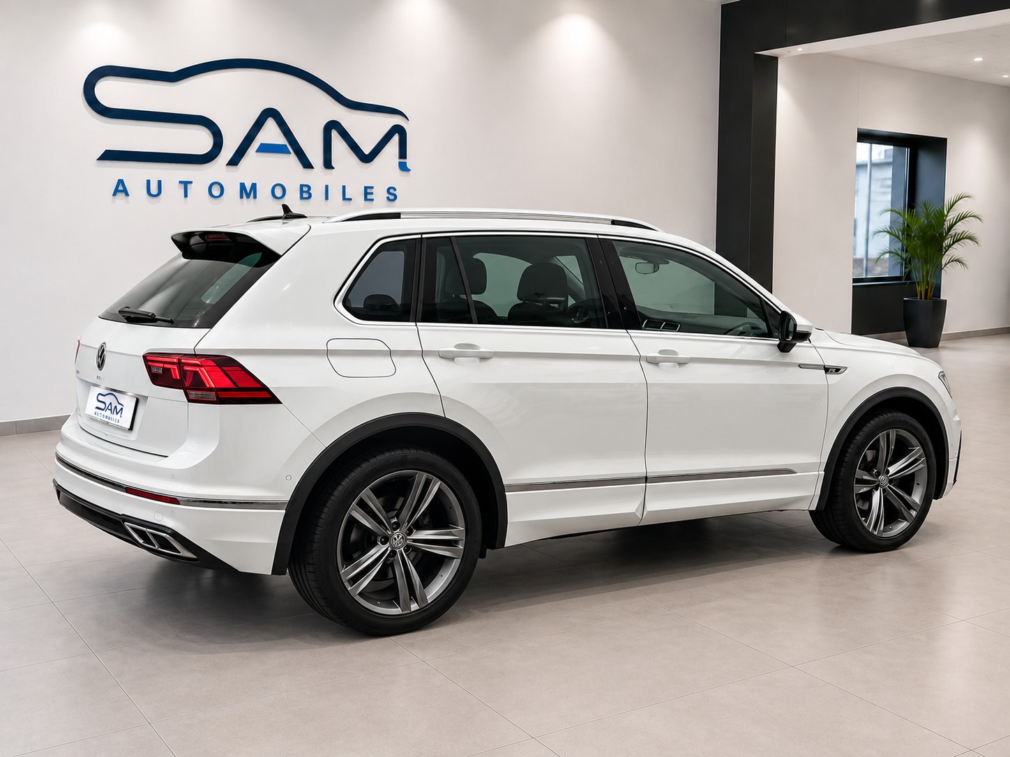 VW Tiguan 2.0 TDI SCR Highline 4Motion DSG-image-3