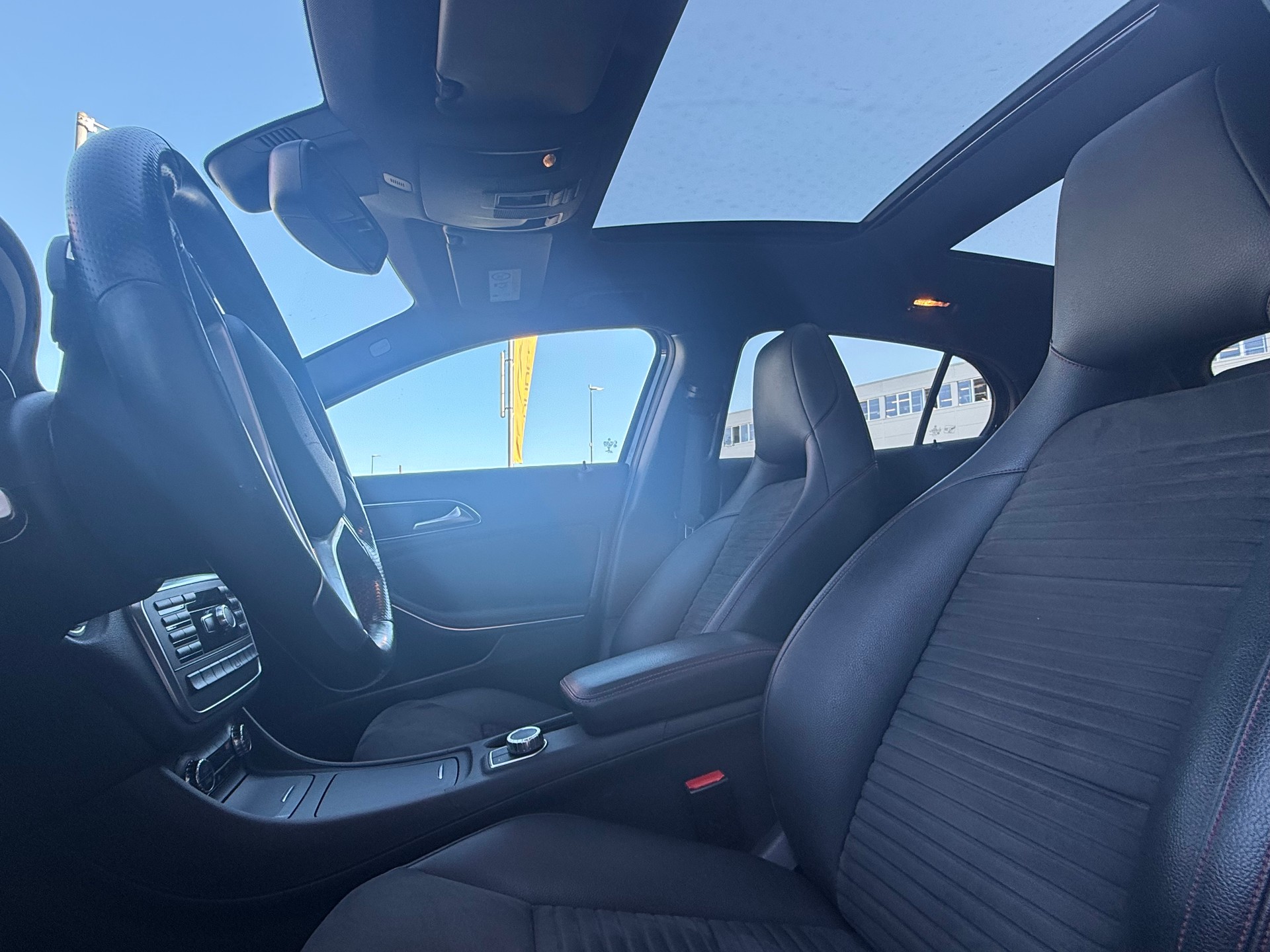 MERCEDES-BENZ GLA 220 CDI AMG Line 4Matic 7G-DCT-image-3