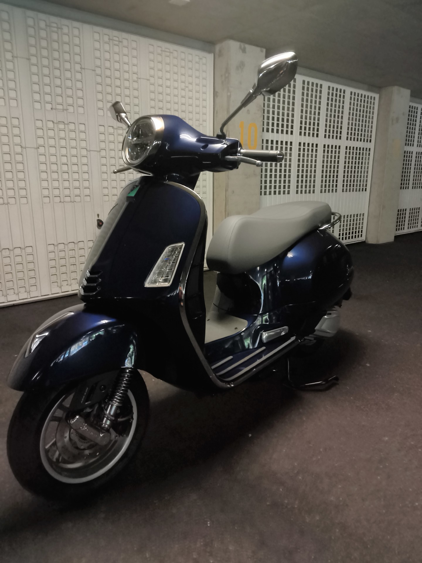 PIAGGIO Vespa GTS 310-image-8