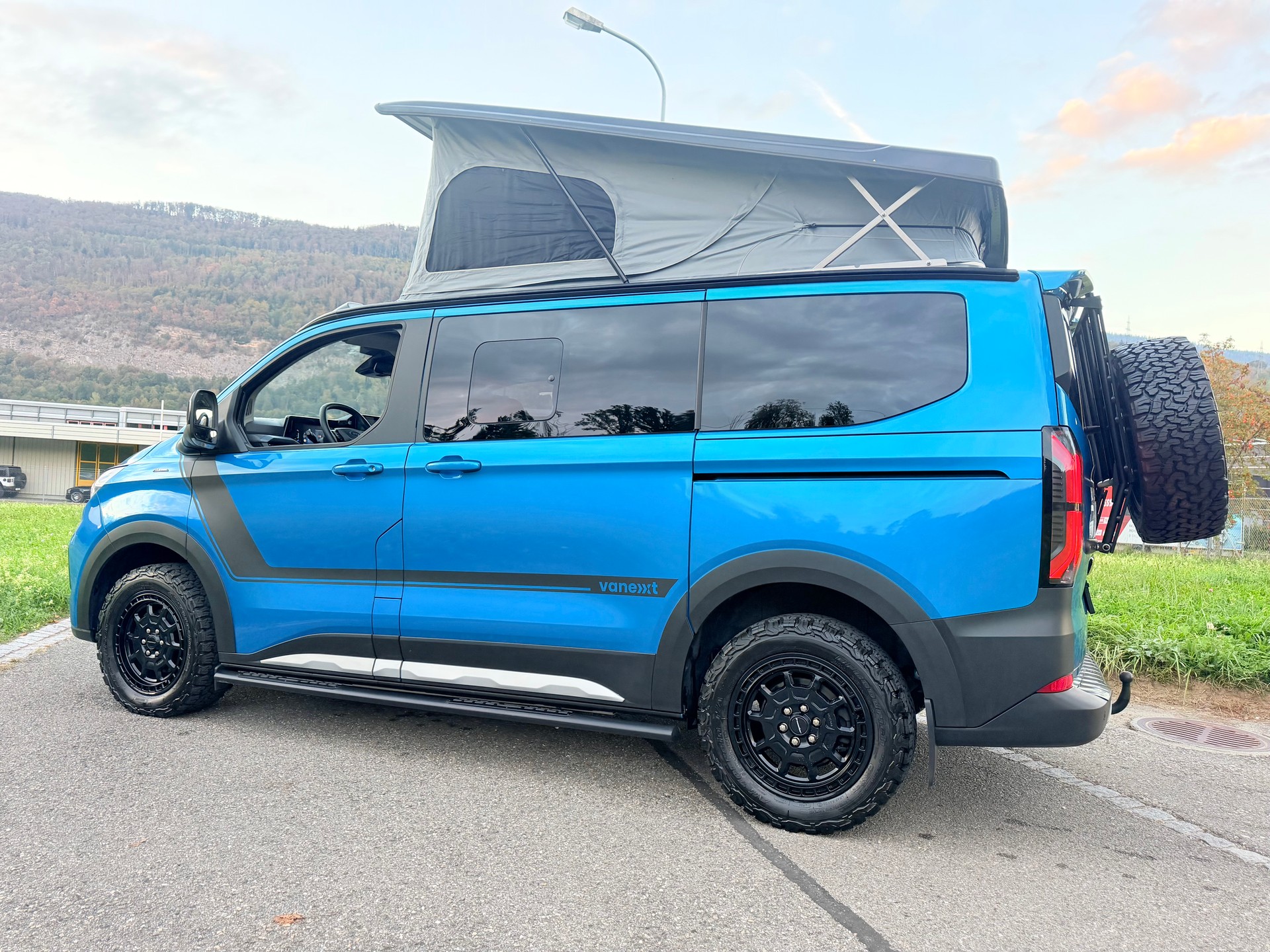 FORD TOURNEO CUSTOM "VANEXT" 4X4 5 PLÄTZER CAMPER "HÖHER" 170 PS DIESEL "SPEZIAL AUFBAU" MIT MFK CH !! MIT AHK.-image-56