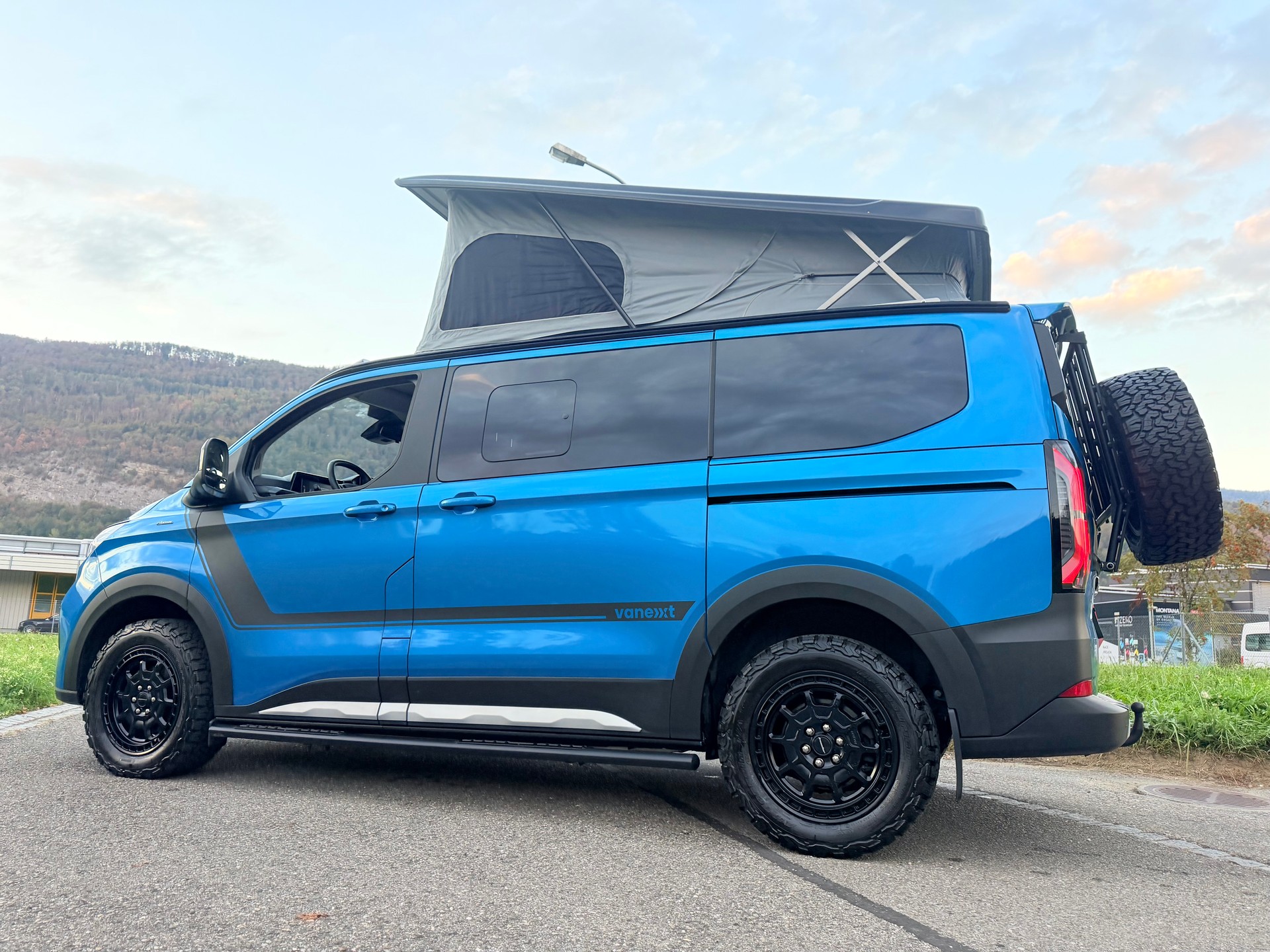 FORD TOURNEO CUSTOM "VANEXT" 4X4 5 PLÄTZER CAMPER "HÖHER" 170 PS DIESEL "SPEZIAL AUFBAU" MIT MFK CH !! MIT AHK.-image-9