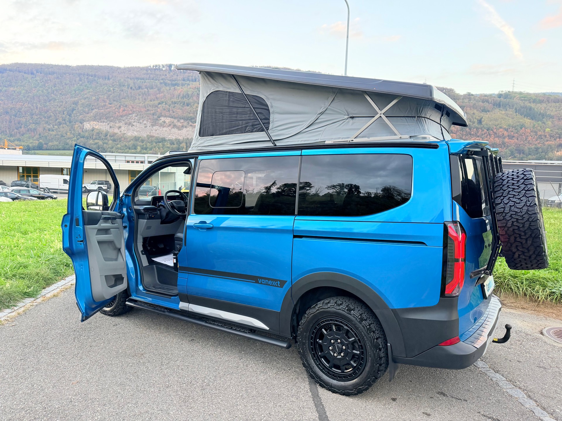 FORD TOURNEO CUSTOM "VANEXT" 4X4 5 PLÄTZER CAMPER "HÖHER" 170 PS DIESEL "SPEZIAL AUFBAU" MIT MFK CH !! MIT AHK.-image-12