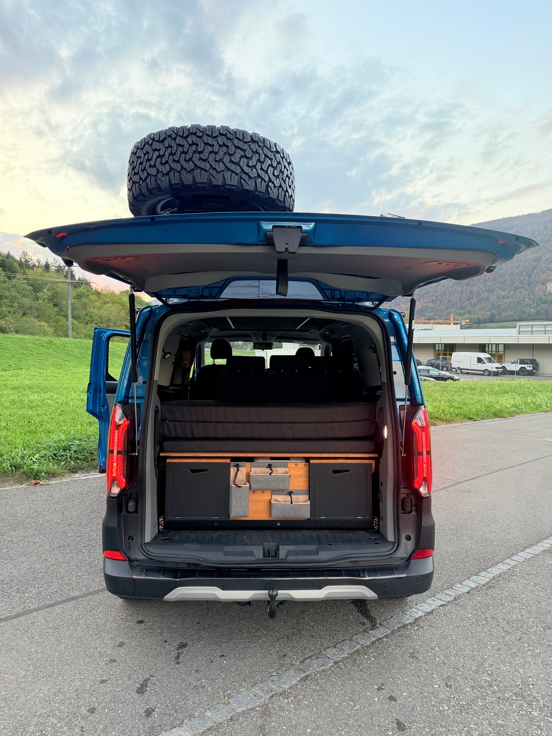 FORD TOURNEO CUSTOM "VANEXT" 4X4 5 PLÄTZER CAMPER "HÖHER" 170 PS DIESEL "SPEZIAL AUFBAU" MIT MFK CH !! MIT AHK.-image-55