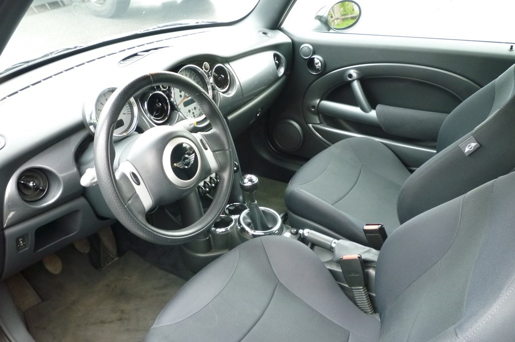 MINI Cooper Cabriolet-image-6