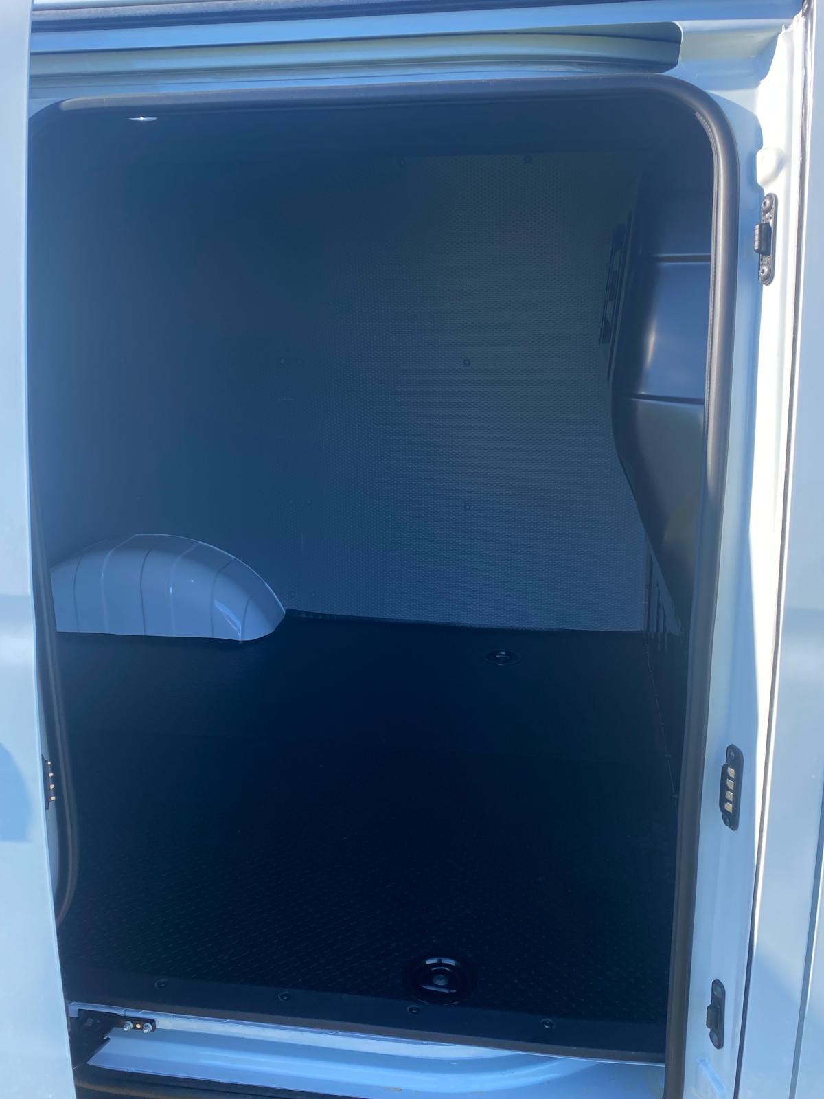 MAXUS eDELIVER 3 Kastenaufbau L1H1 Short 52.5kWh-image-7