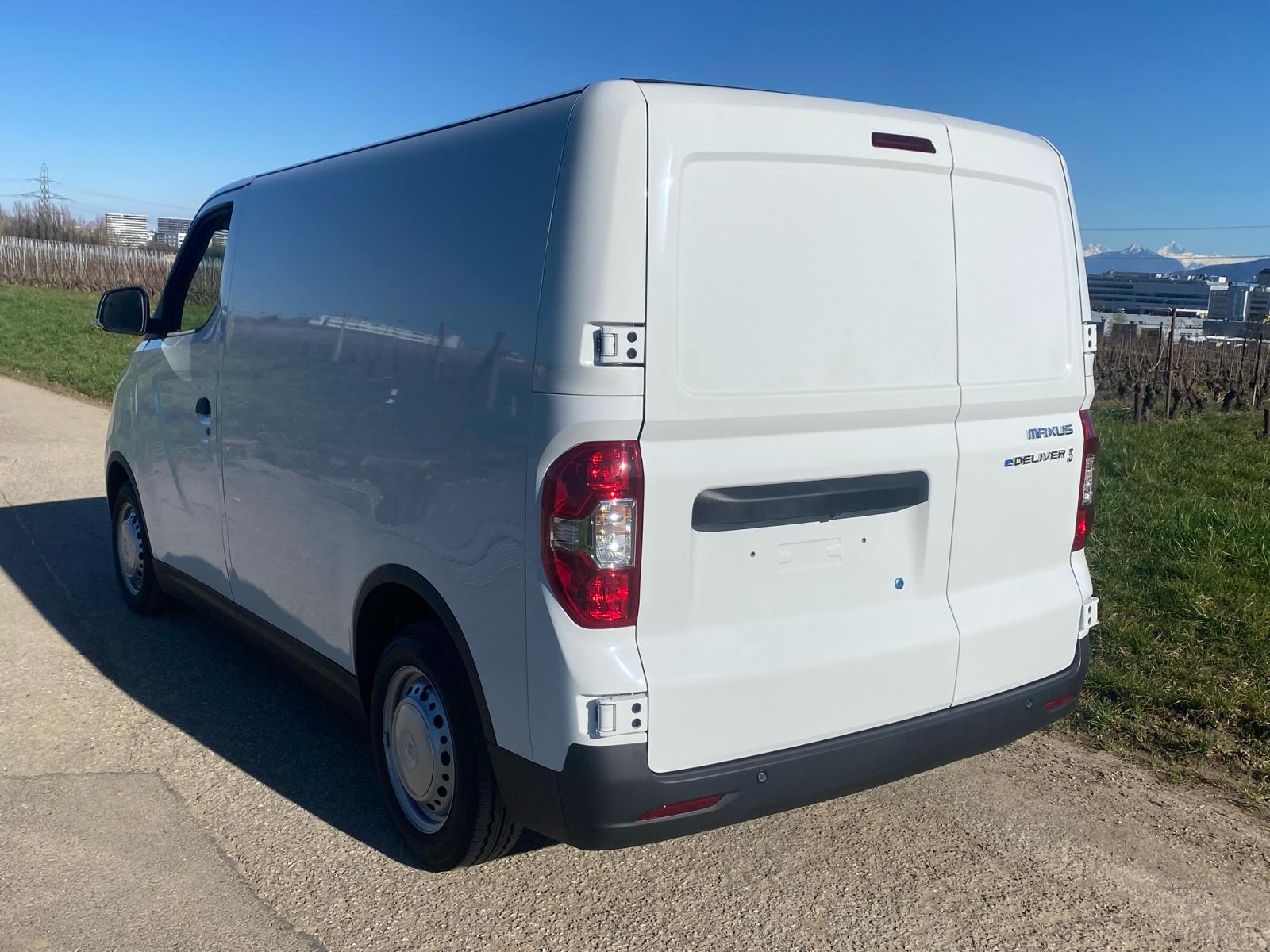 MAXUS eDELIVER 3 Kastenaufbau L1H1 Short 52.5kWh-image-1