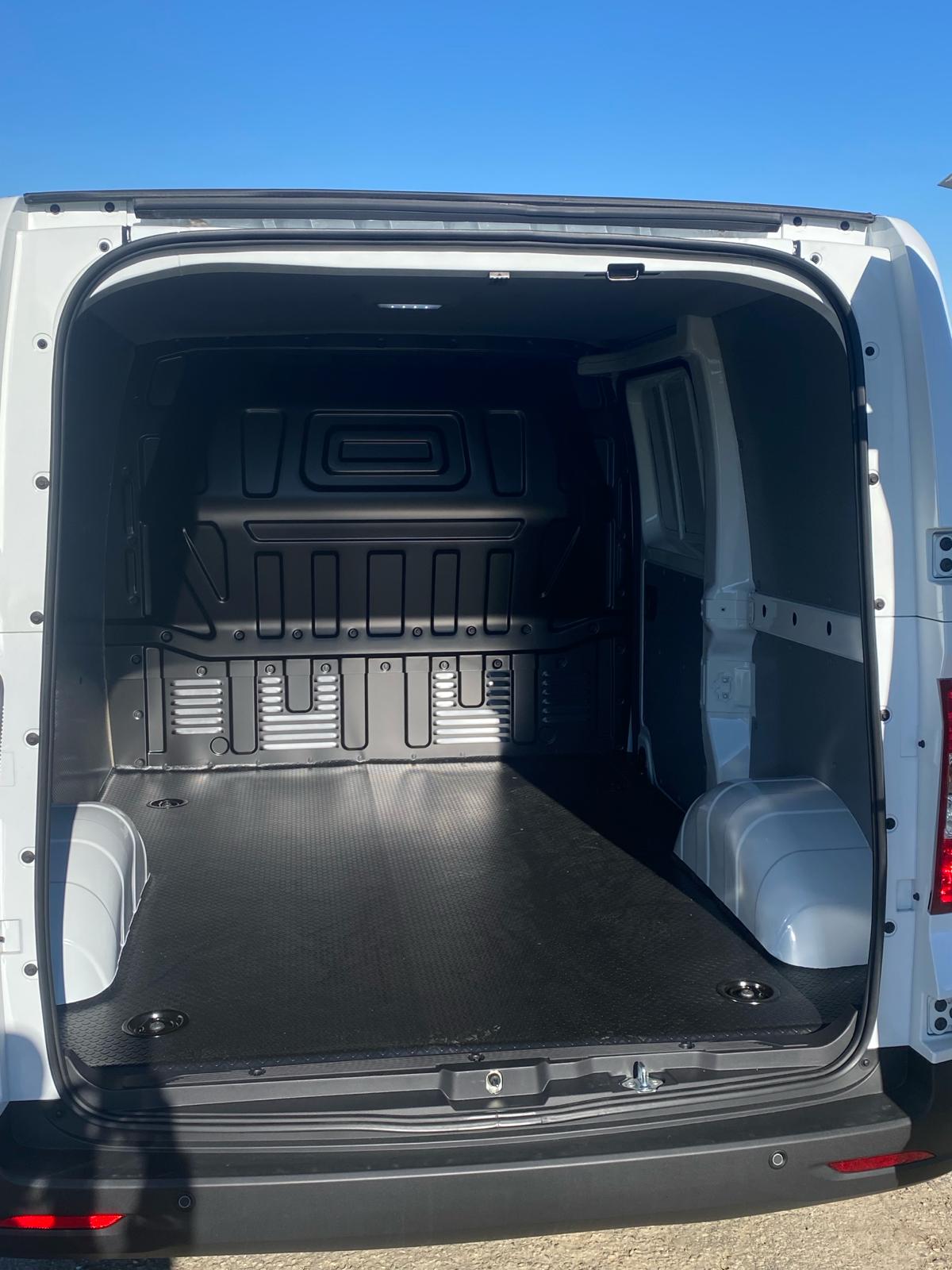 MAXUS eDELIVER 3 Kastenaufbau L1H1 Short 52.5kWh-image-6