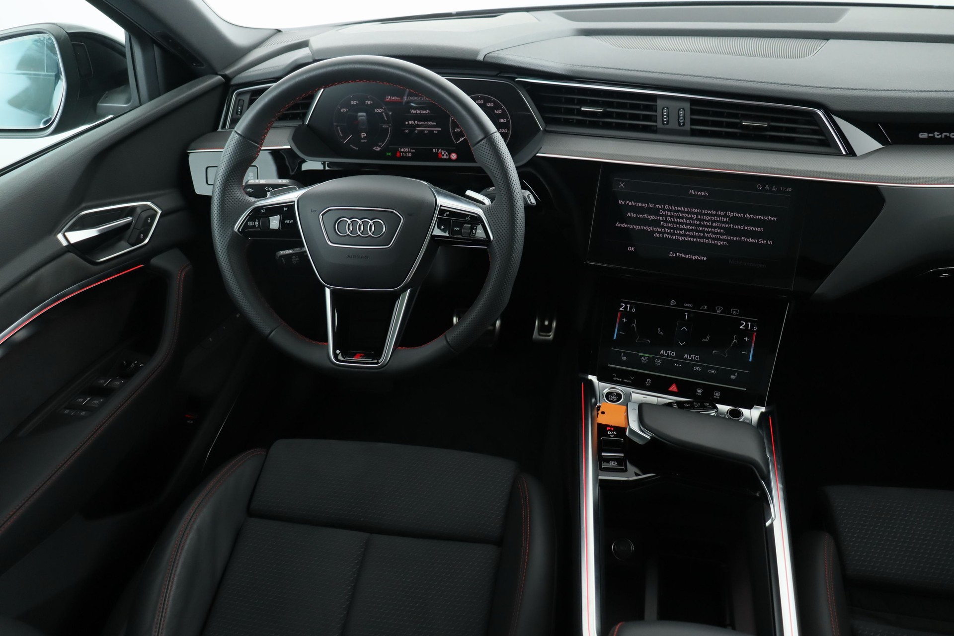 AUDI Q8 55 e-tron Black Edition quattro-image-13