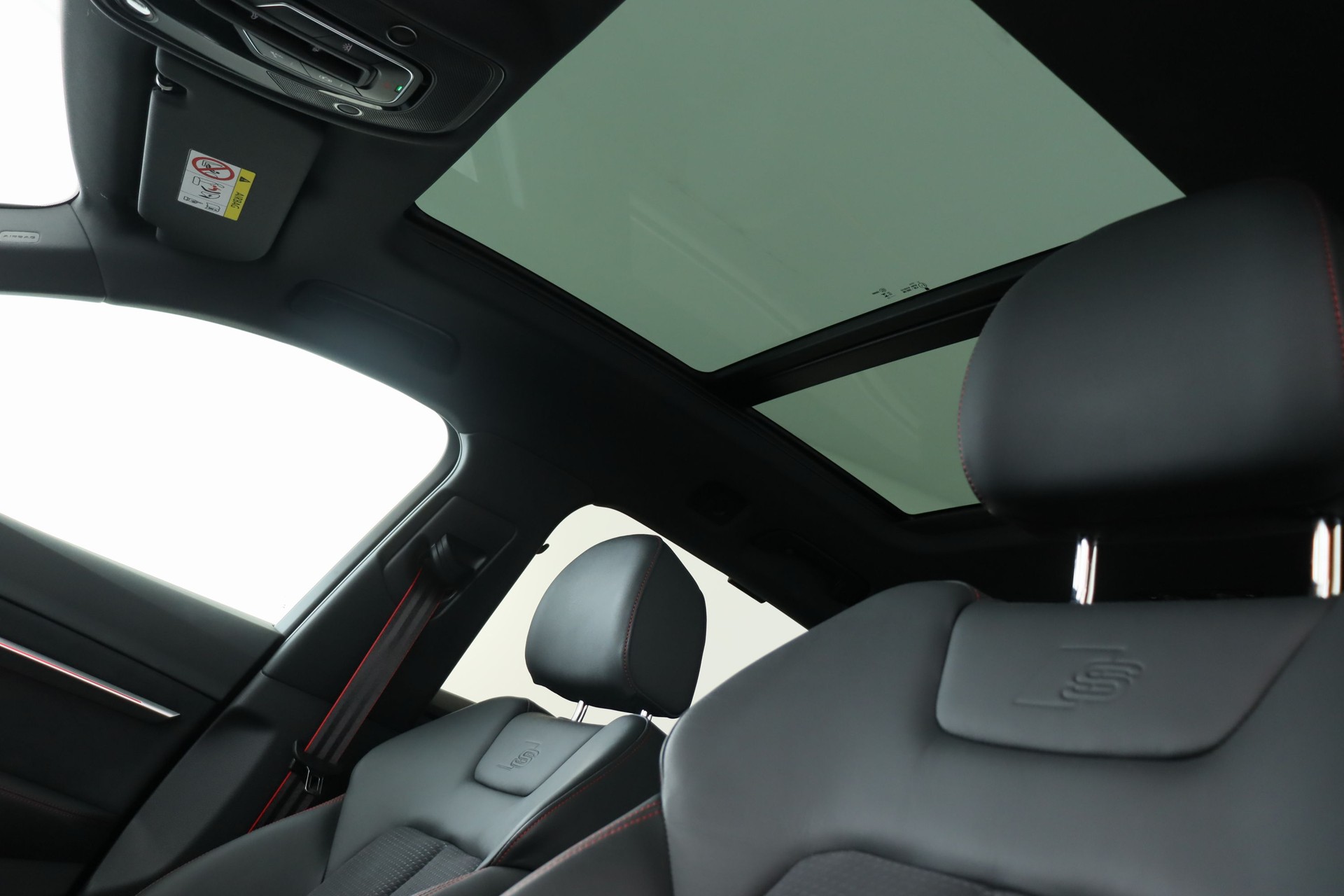 AUDI Q8 55 e-tron Black Edition quattro-image-11