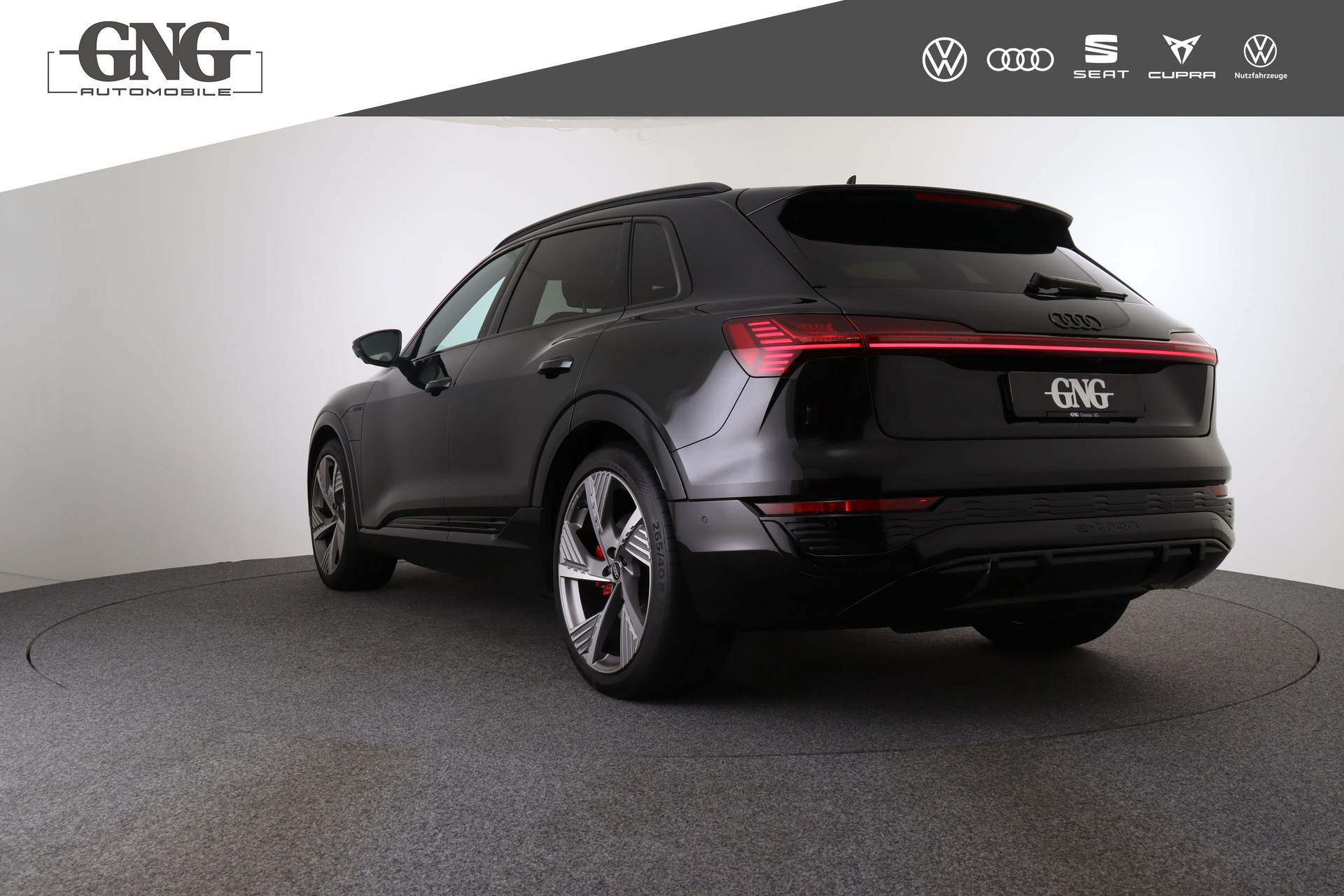AUDI Q8 55 e-tron Black Edition quattro-showroom-element-2