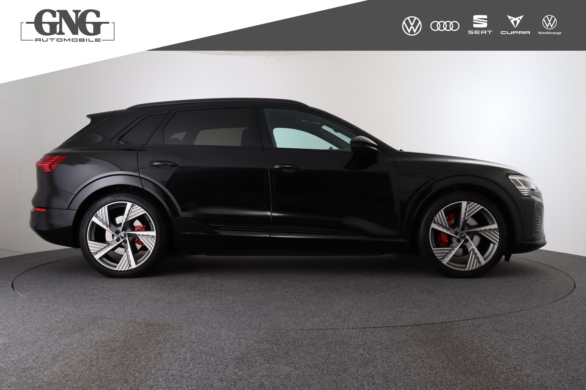 AUDI Q8 55 e-tron Black Edition quattro-image-4