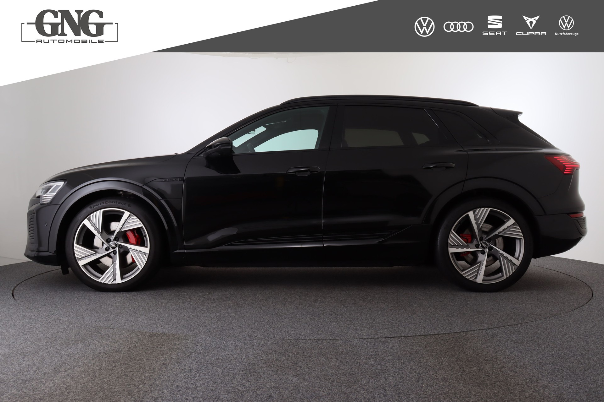 AUDI Q8 55 e-tron Black Edition quattro-showroom-element-1
