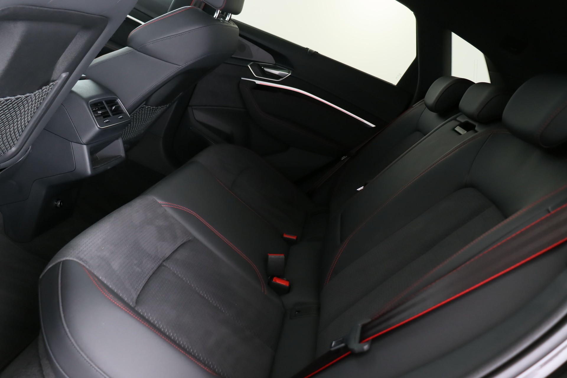 AUDI Q8 55 e-tron Black Edition quattro-image-12