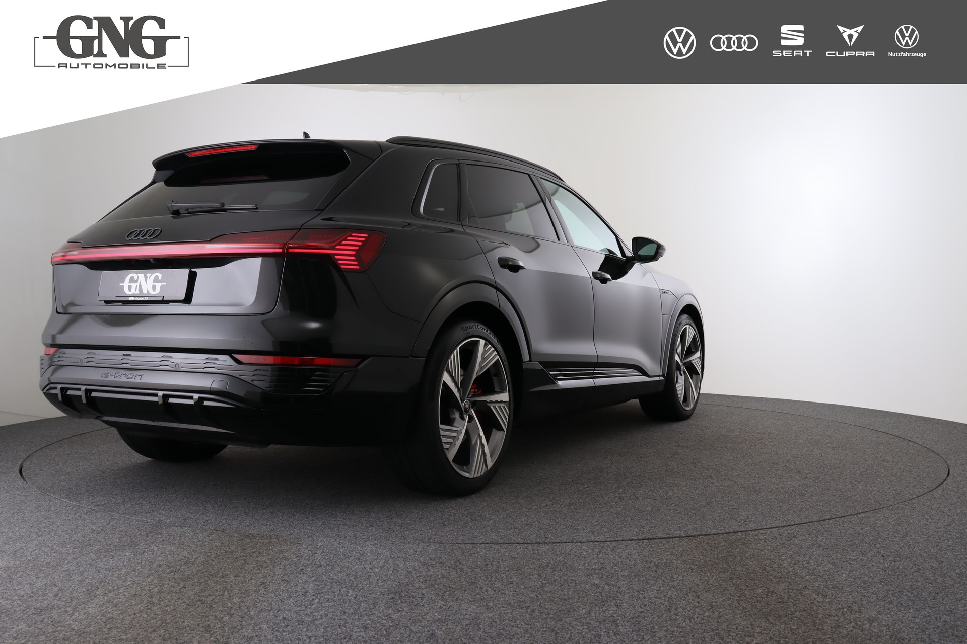 AUDI Q8 55 e-tron Black Edition quattro-showroom-element-3