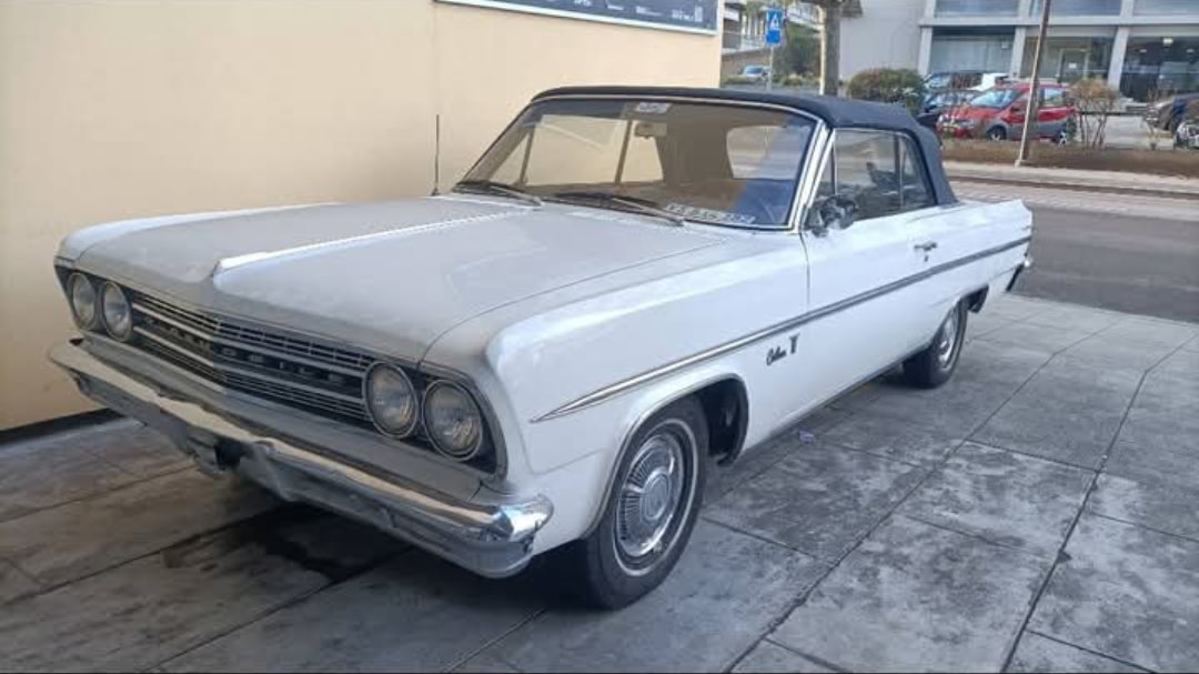 OLDSMOBILE F85 cabriolet