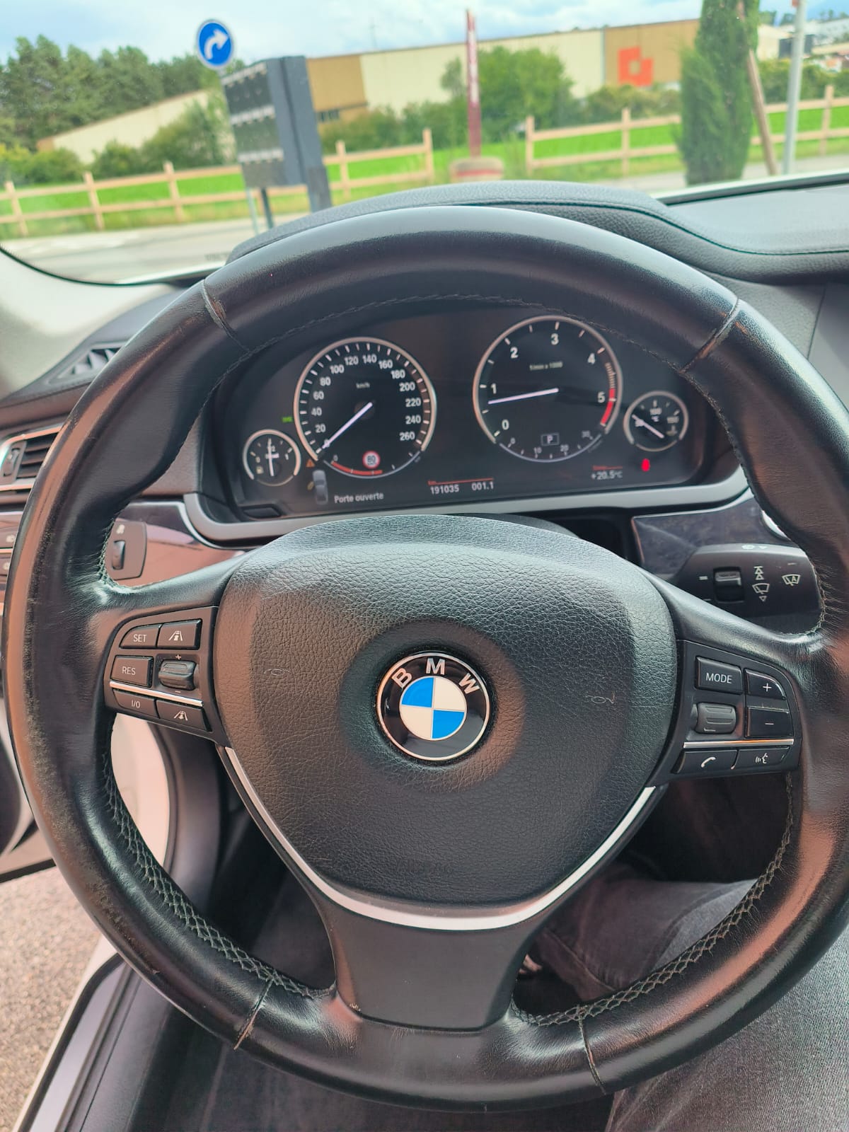 BMW 730d-image-10