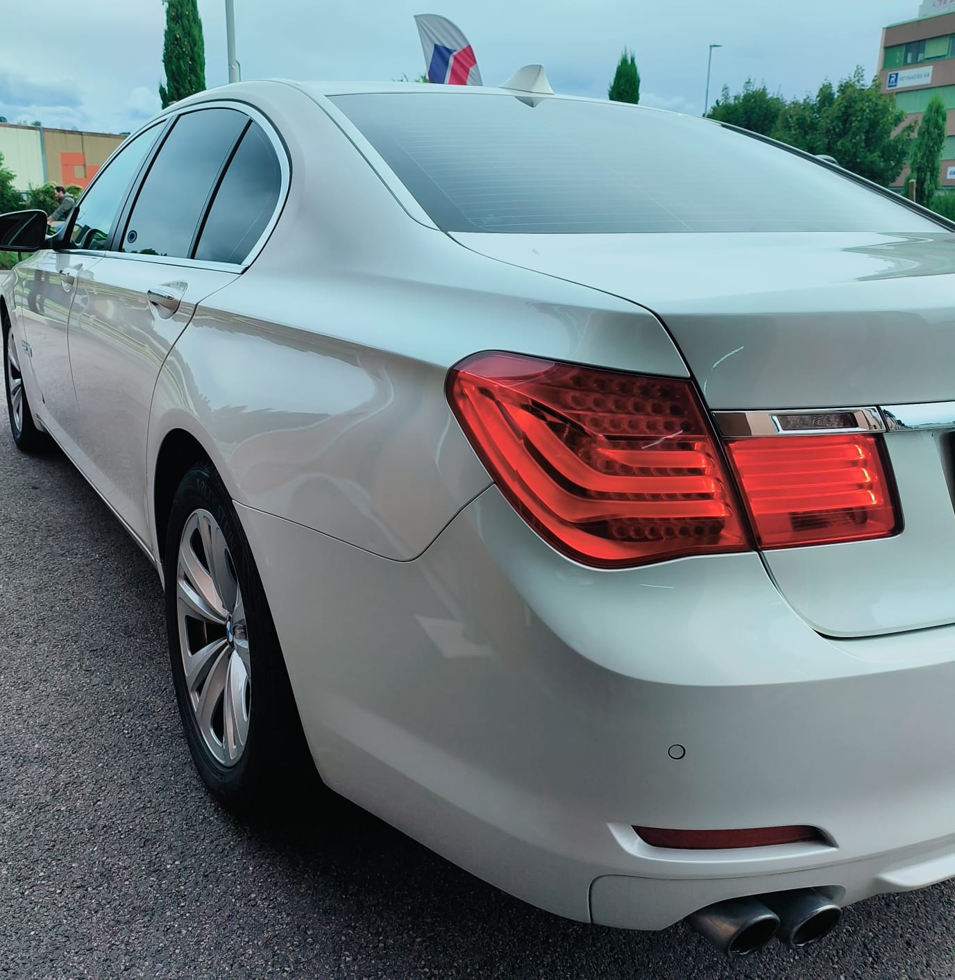 BMW 730d-image-3