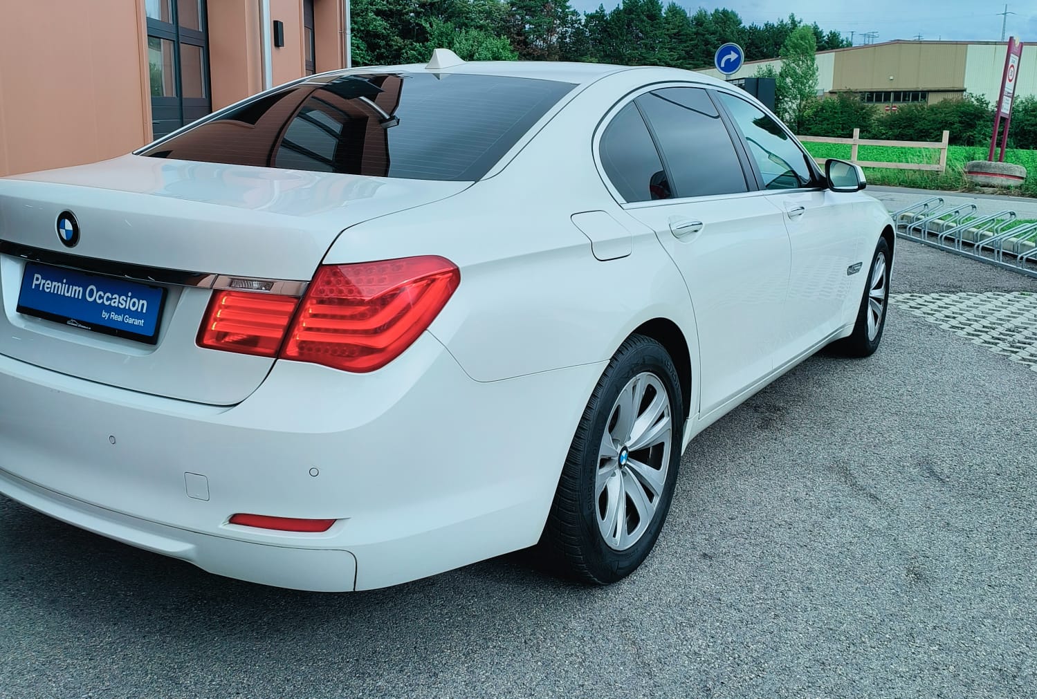 BMW 730d-image-2