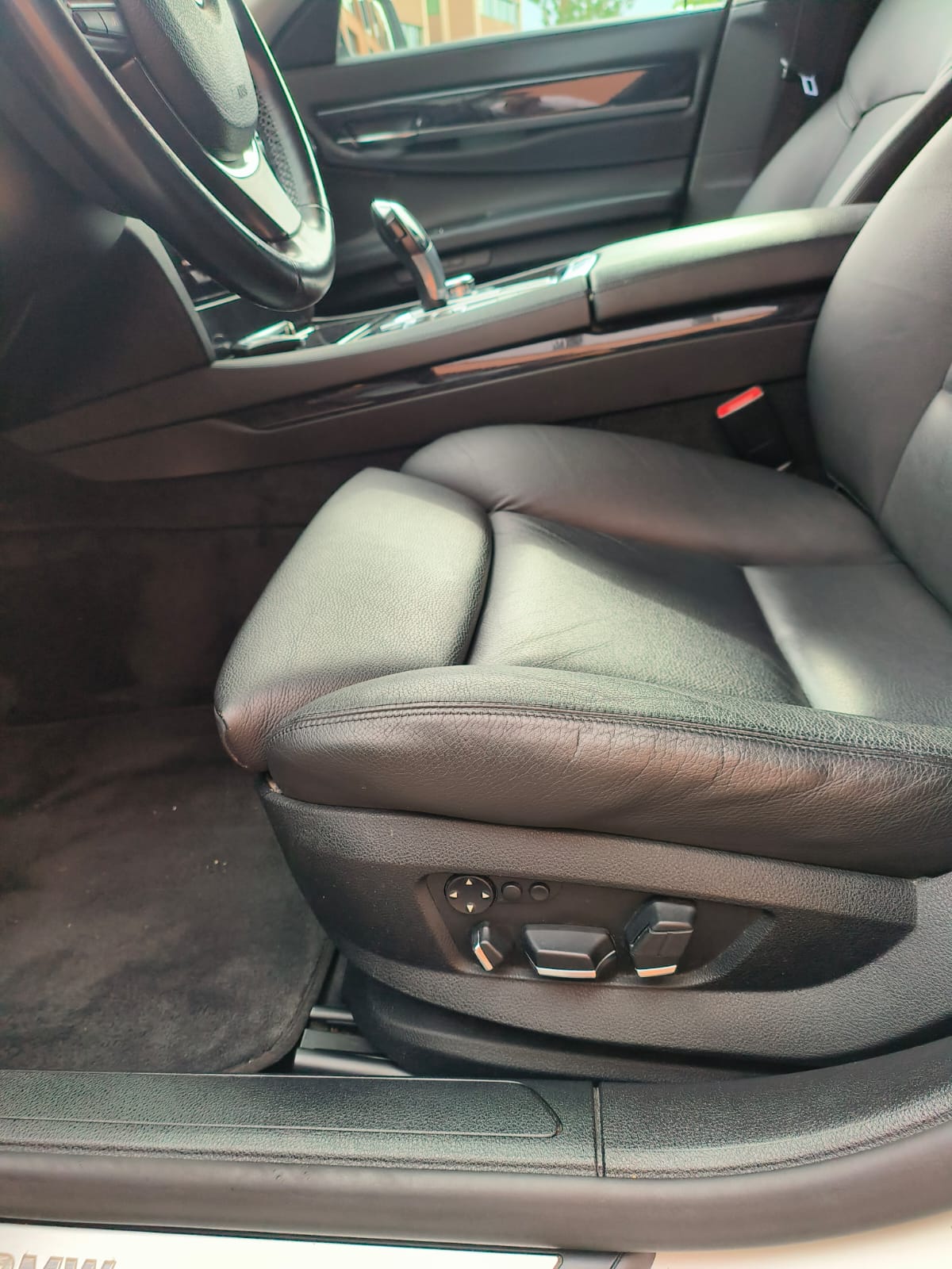 BMW 730d-image-8